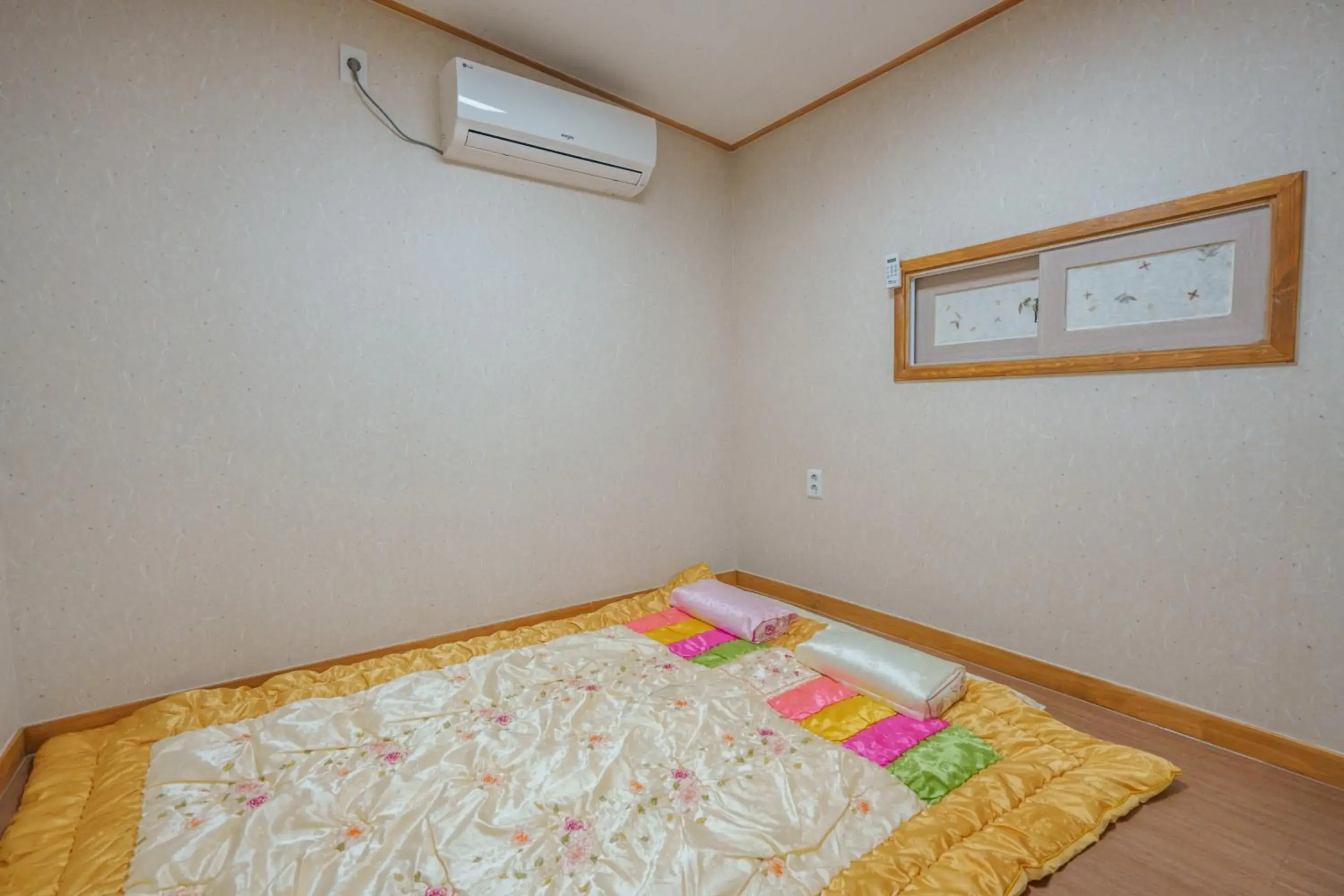 Korean Style Ondol Room - single occupancy in Aega Hanok Guesthouse Korean Style Ondol Room - single occupancy in Aega Hanok Guesthouse