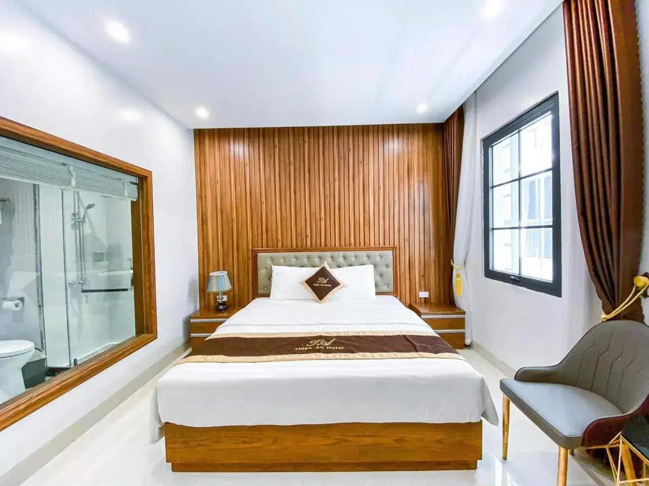 Superior Double Room in An Hotel Ha Long Superior Double Room in An Hotel Ha Long