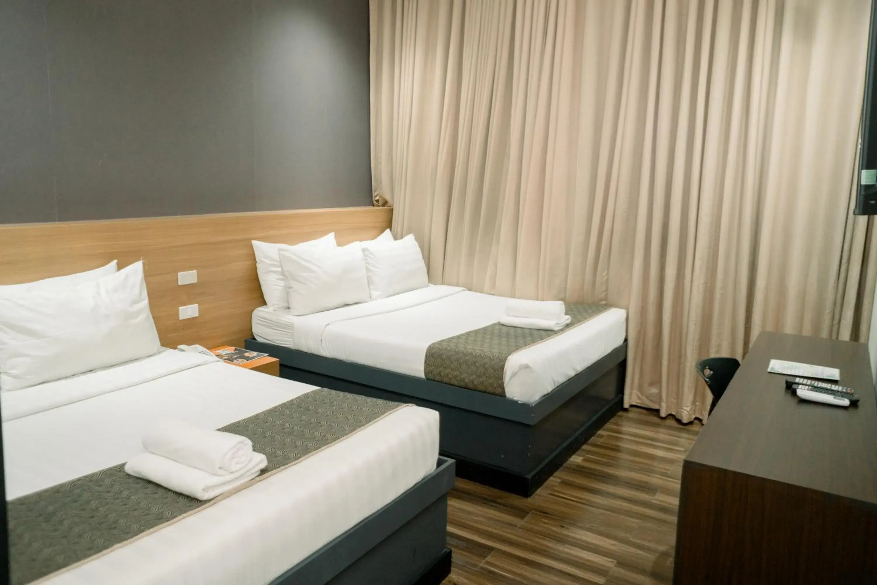 Deluxe Twin Room in Greenwindows Hotel Deluxe Twin Room in Greenwindows Hotel