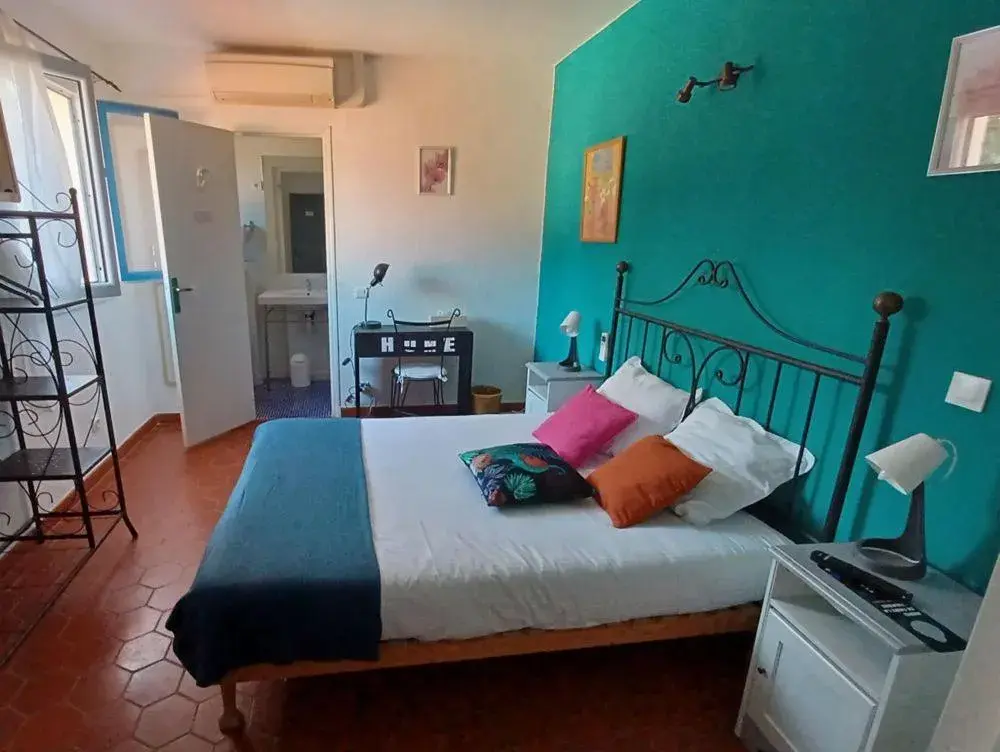 Small Double Room in Hôtel Bel Valen Small Double Room in Hôtel Bel Valen