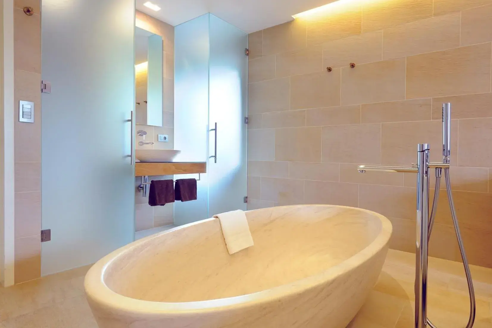 Deluxe Double Room with Bath - single occupancy in Bio & Wellnesshotel Pazeider - Healing Garden above Meran Deluxe Double Room with Bath - single occupancy in Bio & Wellnesshotel Pazeider - Healing Garden above Meran