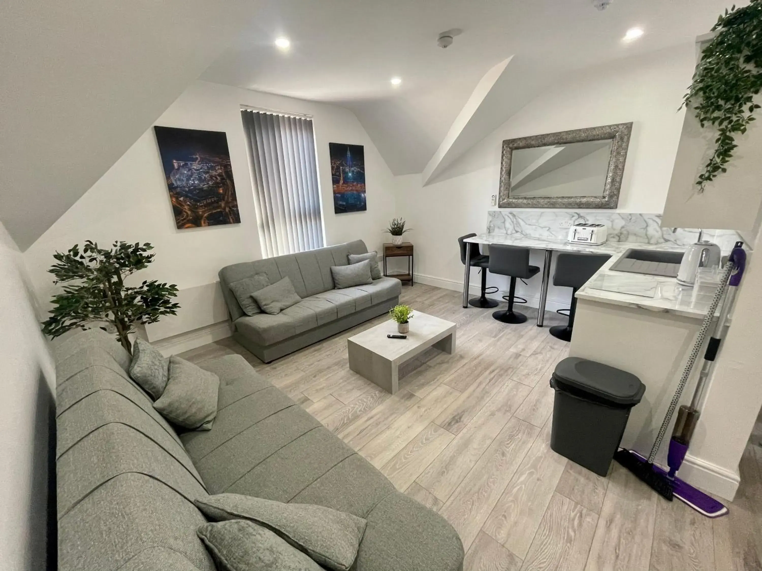 superior suite with spa bath in Osborne hot tub and jacuzzi suites superior suite with spa bath in Osborne hot tub and jacuzzi suites