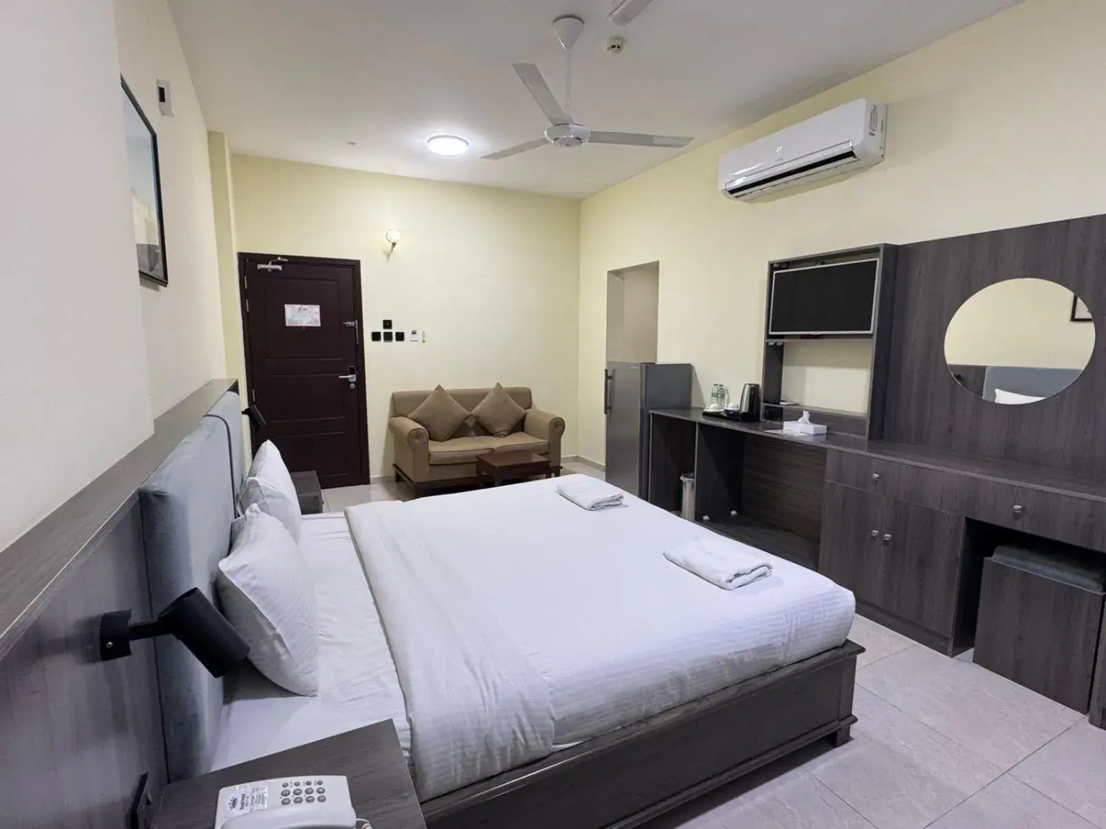 Deluxe Double Room in ROYAL HOTEL Deluxe Double Room in ROYAL HOTEL