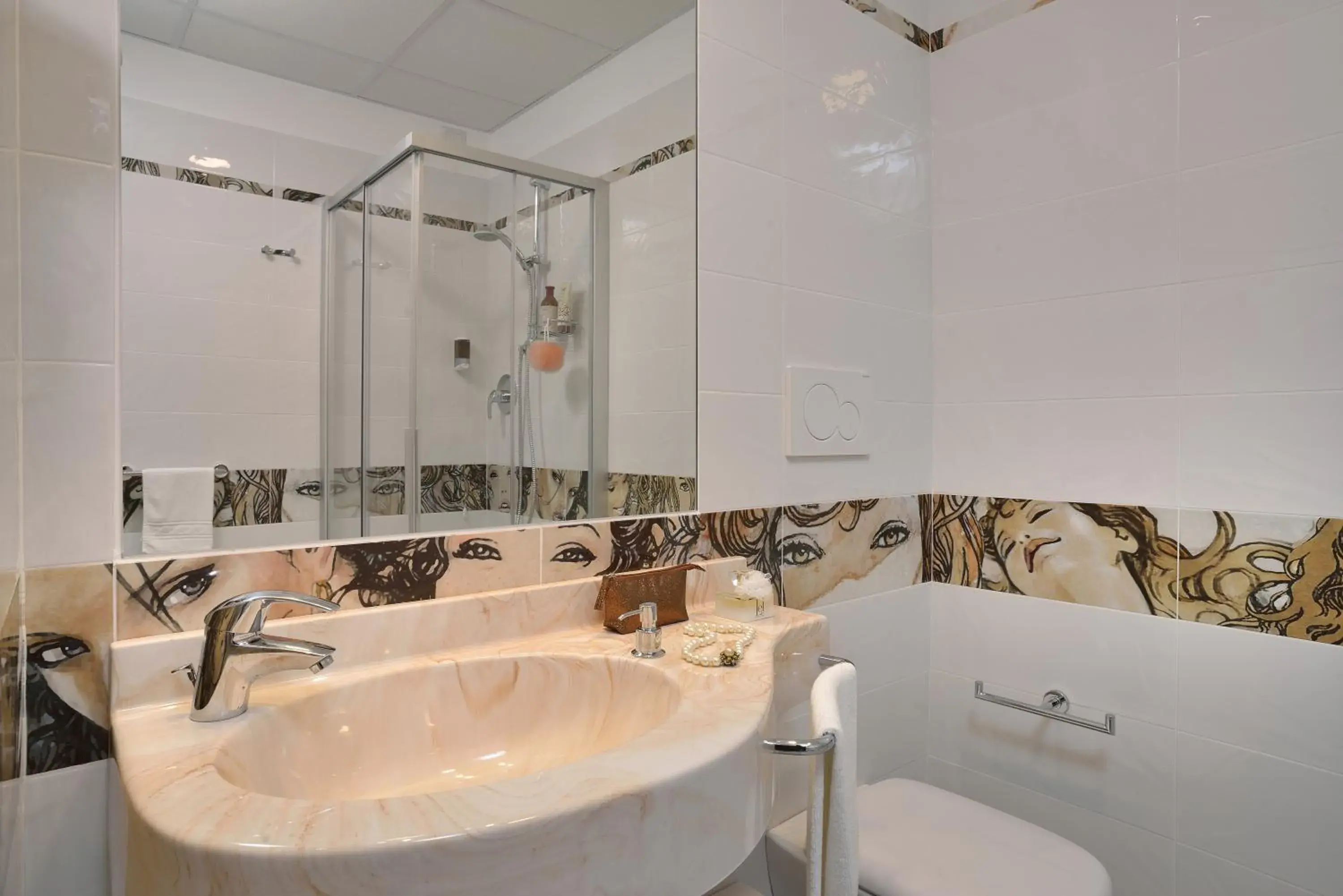 Triple Room with Lateral Sea View Deluxe in Clipper Triple Room with Lateral Sea View Deluxe in Clipper