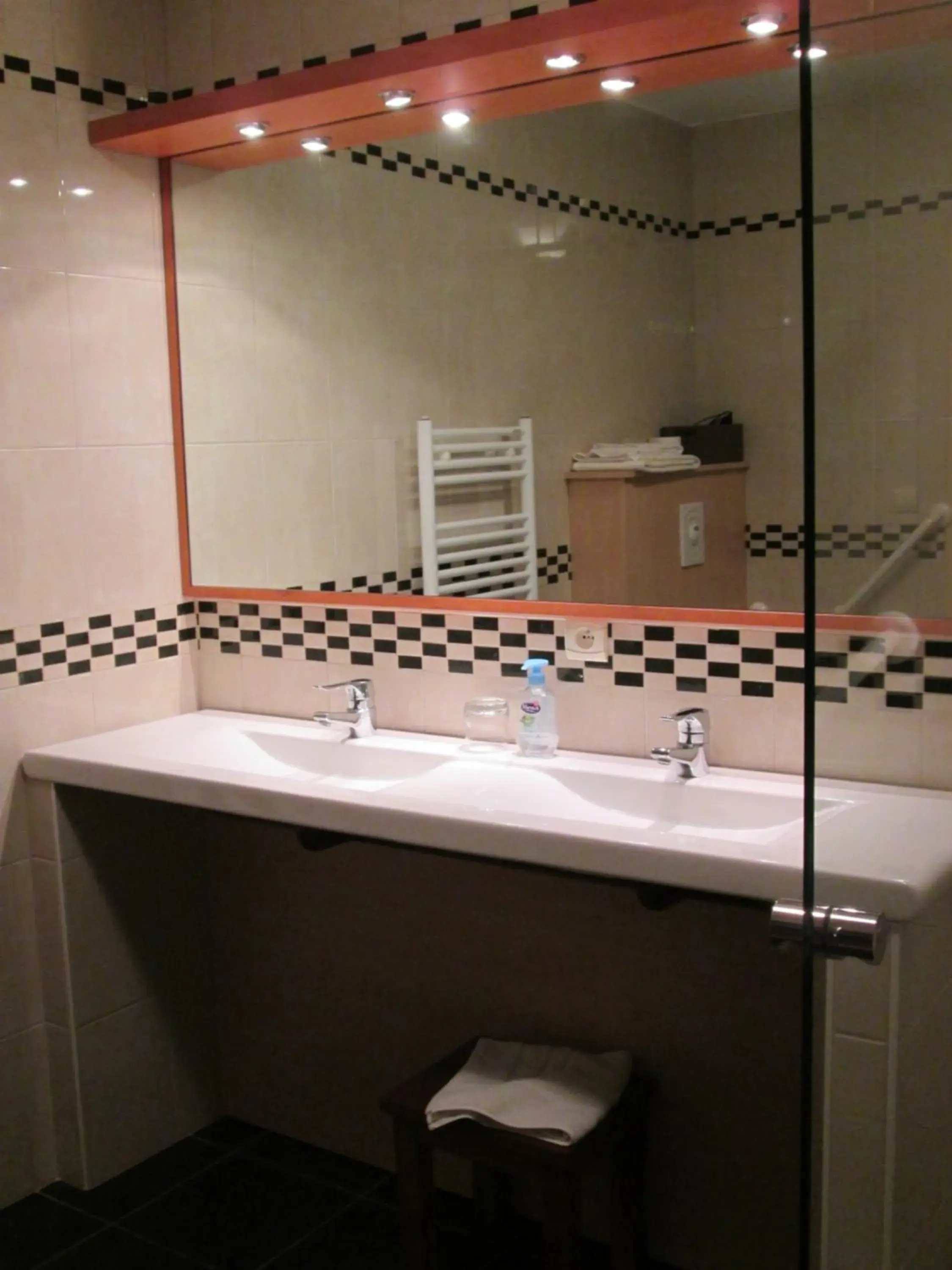 Double Room - Disability Access in Chambre d'hotes "Les Bordes" Double Room - Disability Access in Chambre d'hotes "Les Bordes"