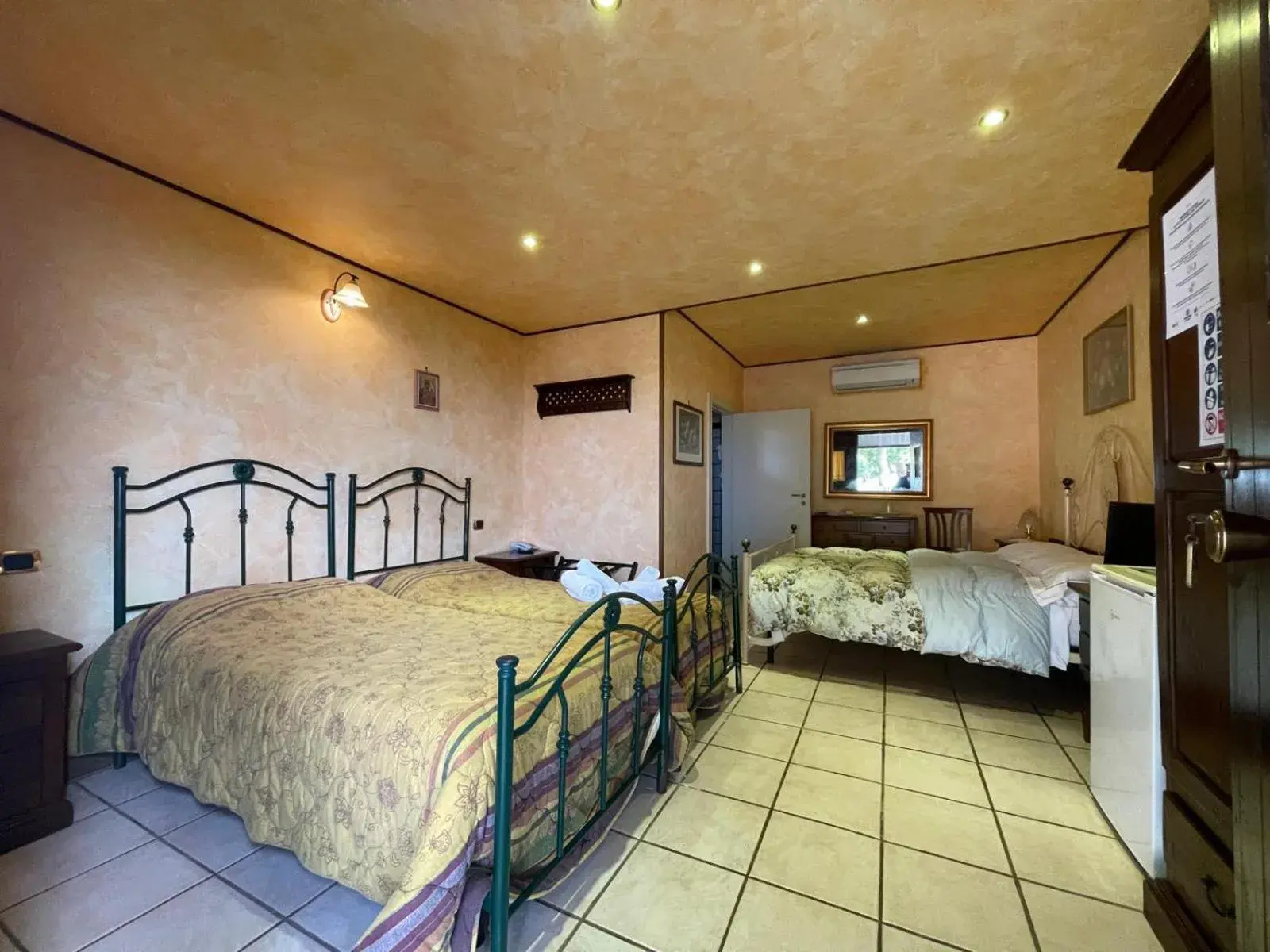 Classic Quadruple Room in Hotel Villa Elisabetta Classic Quadruple Room in Hotel Villa Elisabetta