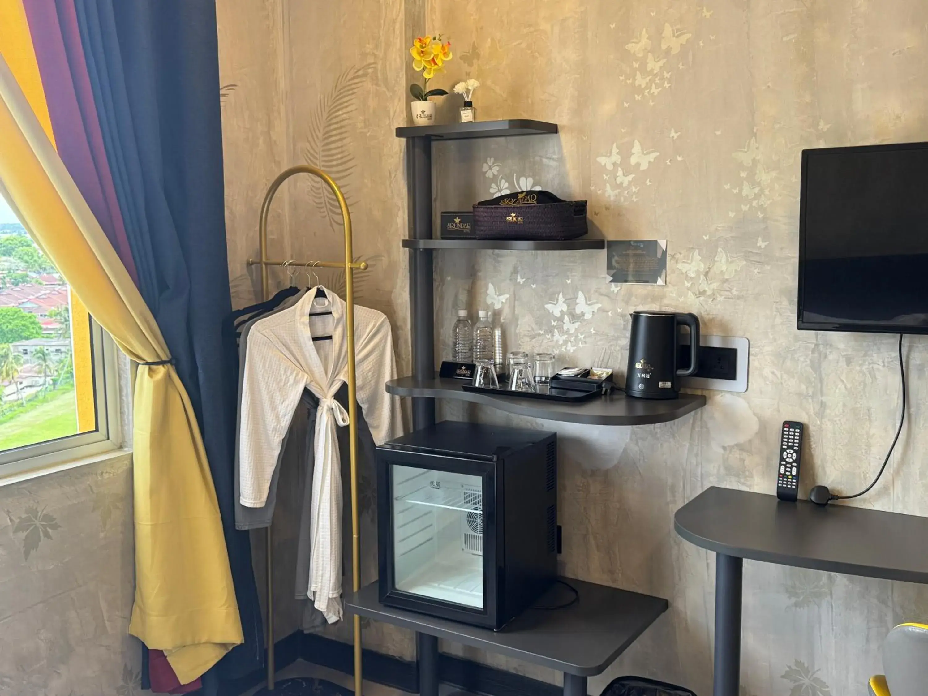 Deluxe Queen Room in Sri Indar Hotel & Suites Deluxe Queen Room in Sri Indar Hotel & Suites