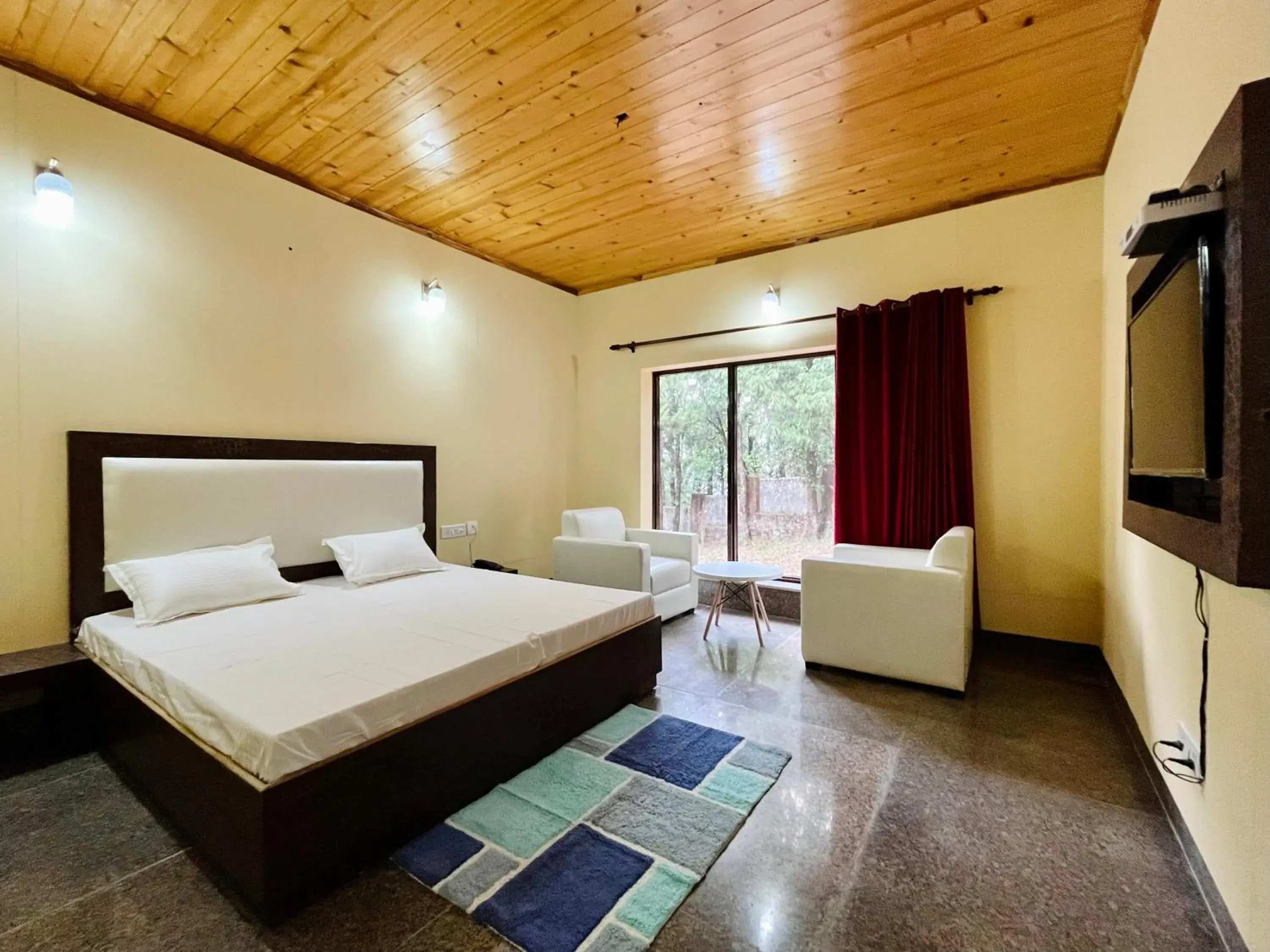 Double Room with Balcony in NEELGAGAN RESORT Double Room with Balcony in NEELGAGAN RESORT