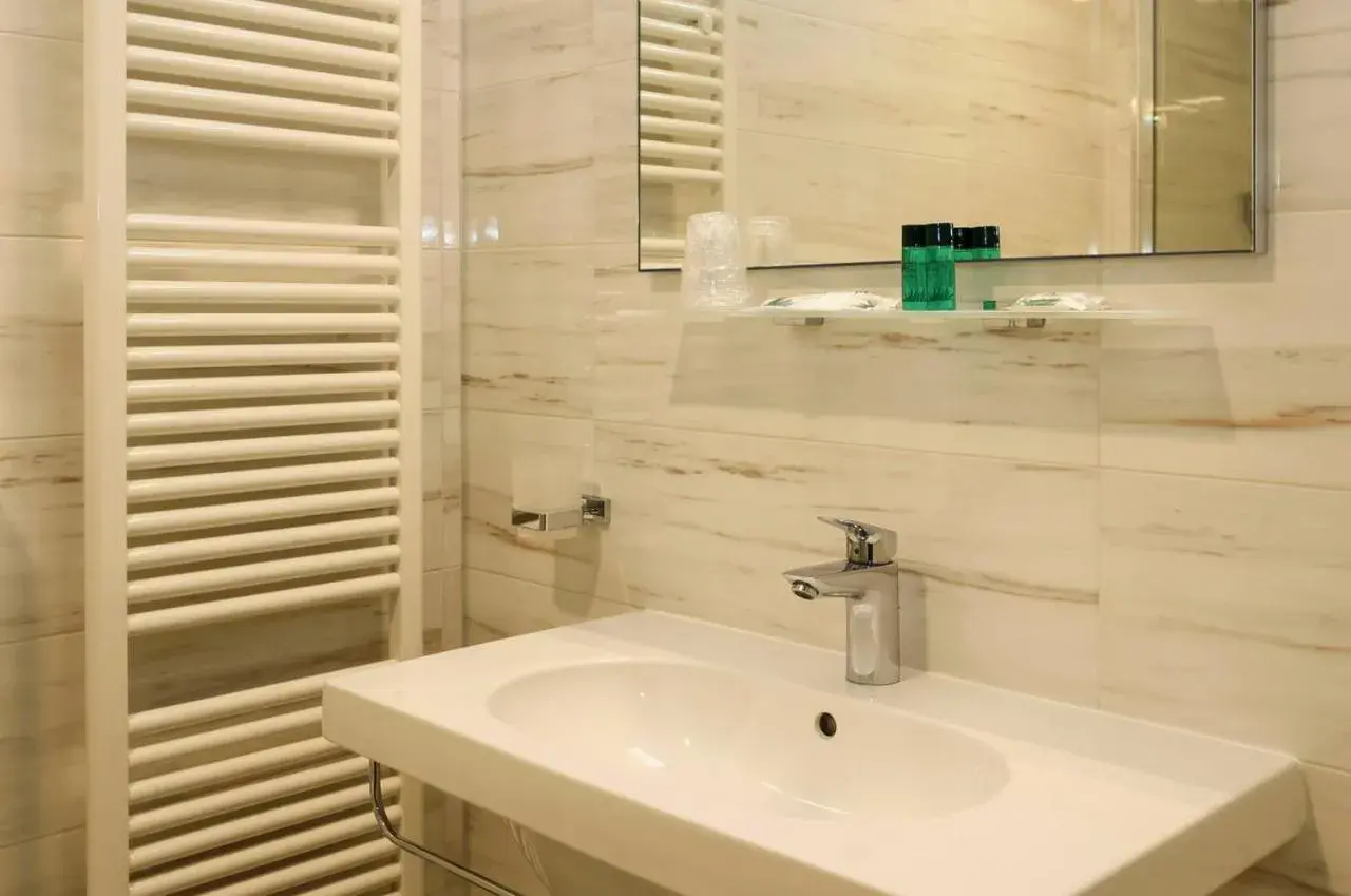 Quadruple Room in Dama Hotel Quadruple Room in Dama Hotel