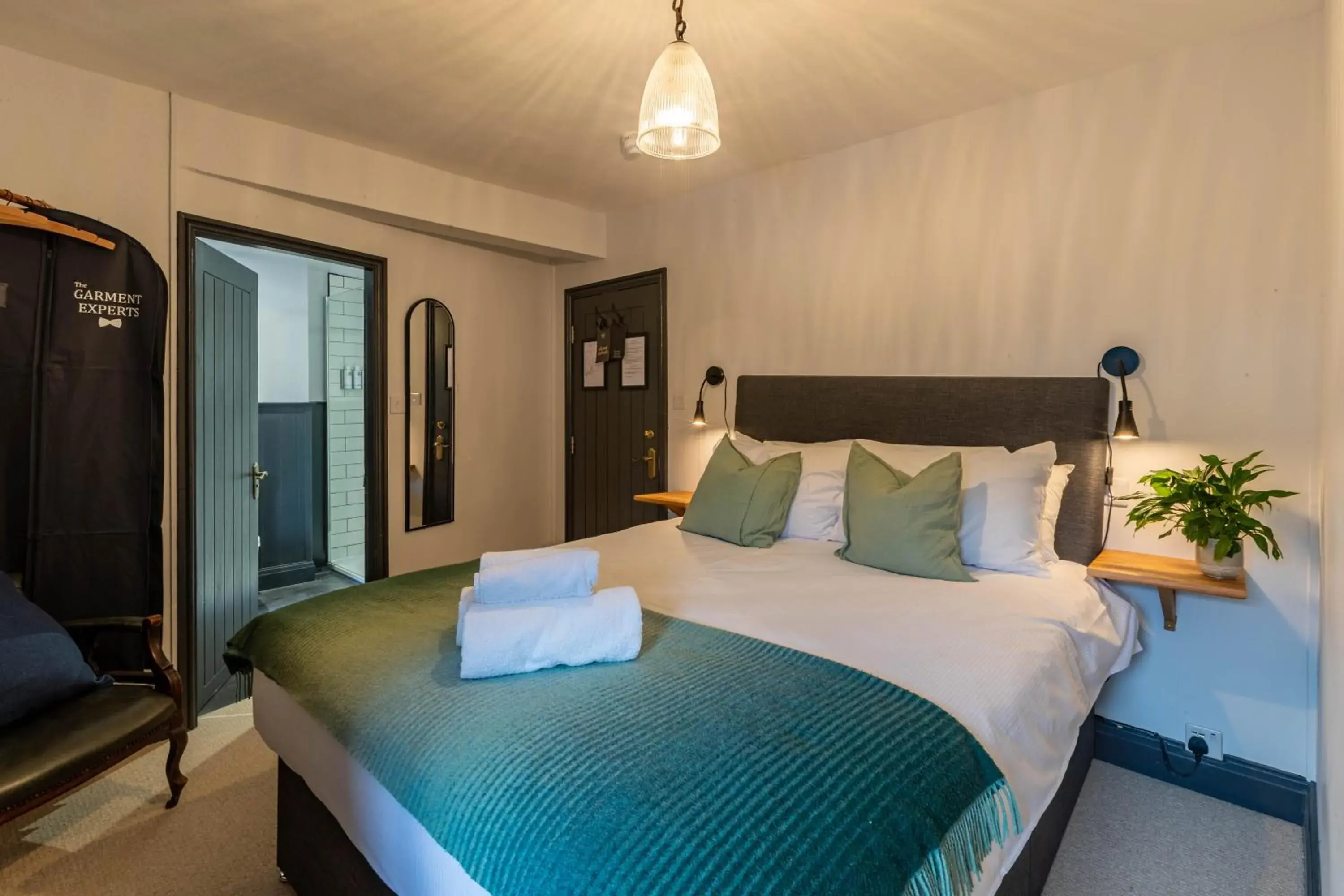 Standard King Room in Royal Oak Pub Standard King Room in Royal Oak Pub