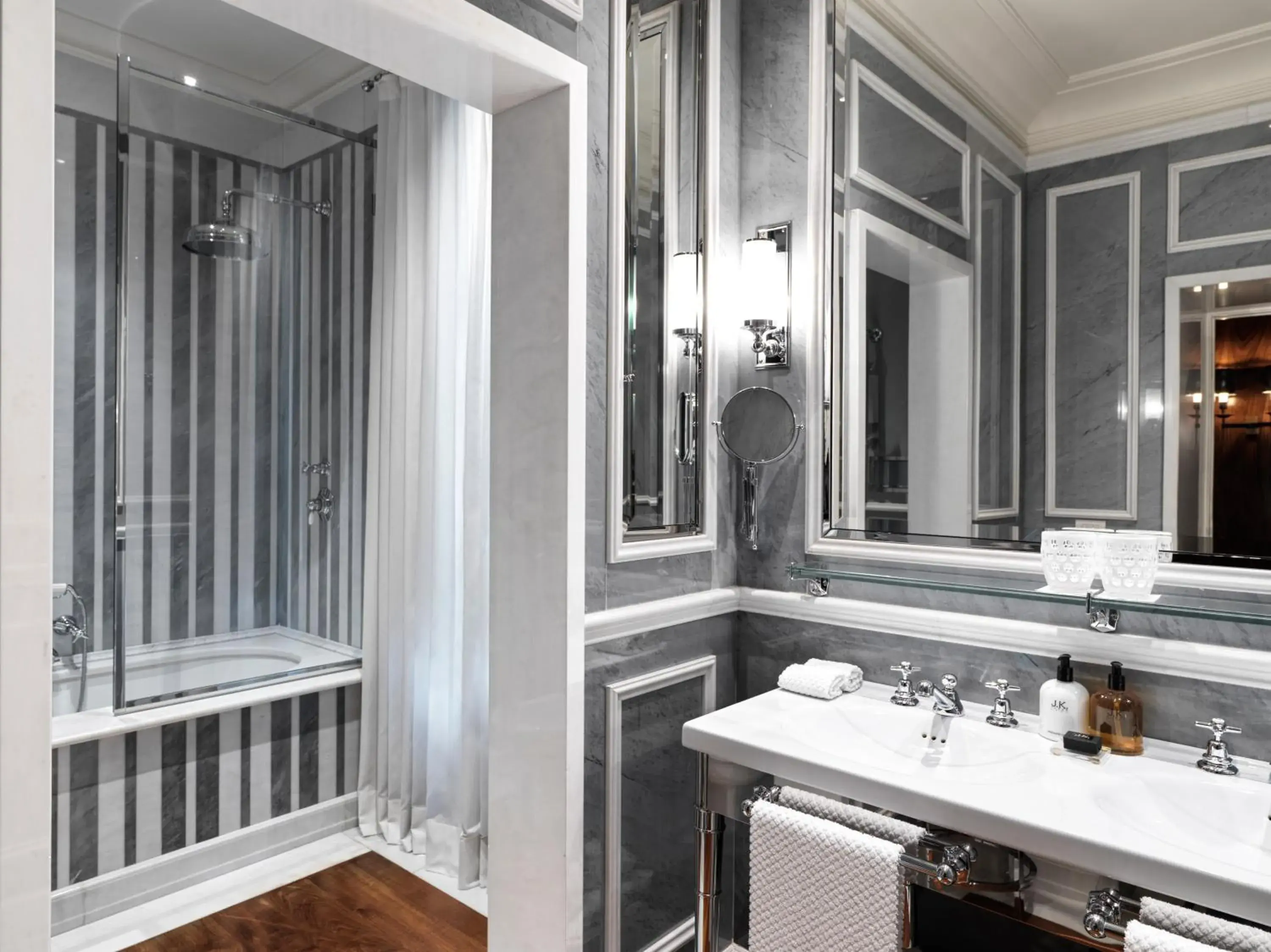 JkDeluxe Balcony Room in J.K. Place Roma - The Leading Hotels of the World JkDeluxe Balcony Room in J.K. Place Roma - The Leading Hotels of the World