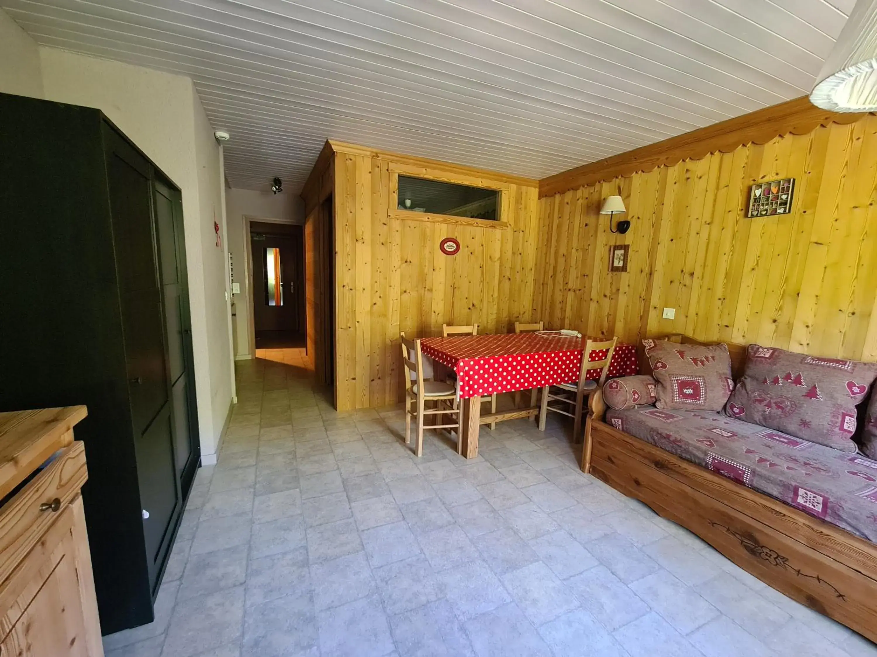 One-Bedroom Apartment (4 people) in Hôtel et Appart'Hôtel Restaurant L'Adray One-Bedroom Apartment (4 people) in Hôtel et Appart'Hôtel Restaurant L'Adray