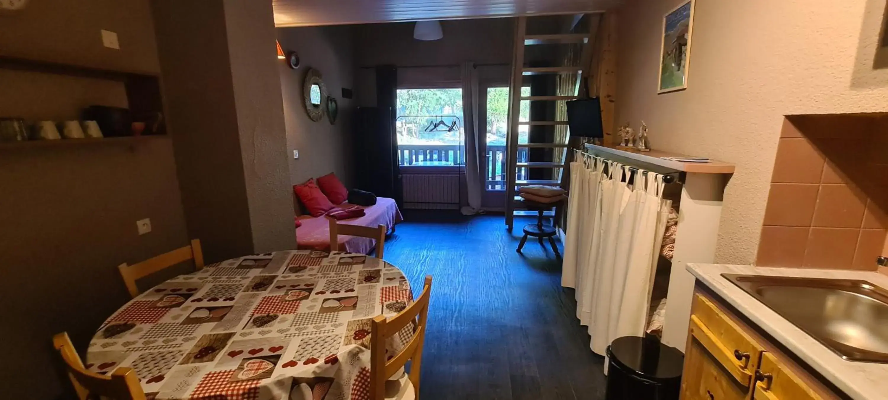 Studio Apartment in Hôtel et Appart'Hôtel Restaurant L'Adray Studio Apartment in Hôtel et Appart'Hôtel Restaurant L'Adray