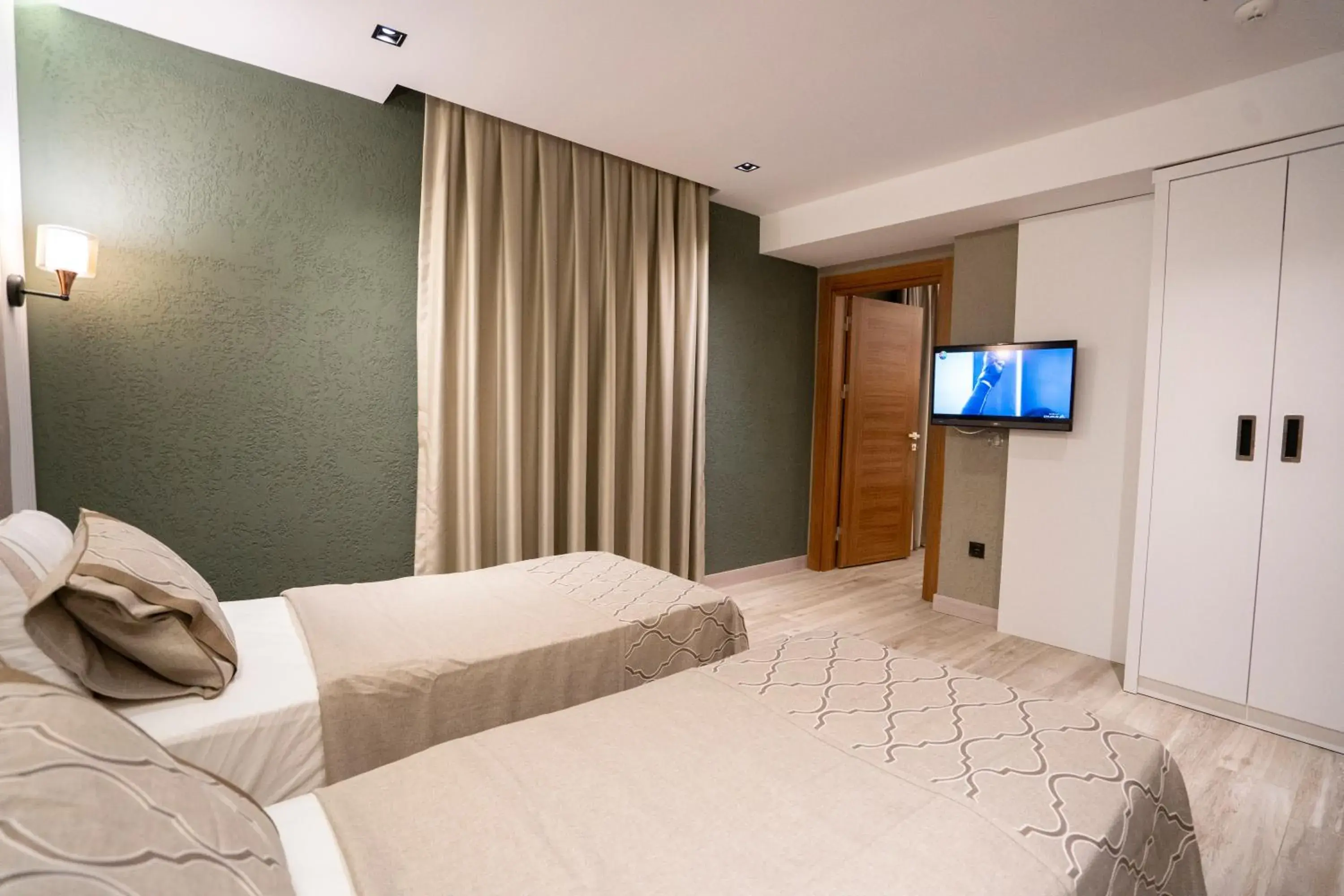 Quadruple Deluxe Room with Jacuzzi in Antalya City Hotel & Spa Quadruple Deluxe Room with Jacuzzi in Antalya City Hotel & Spa