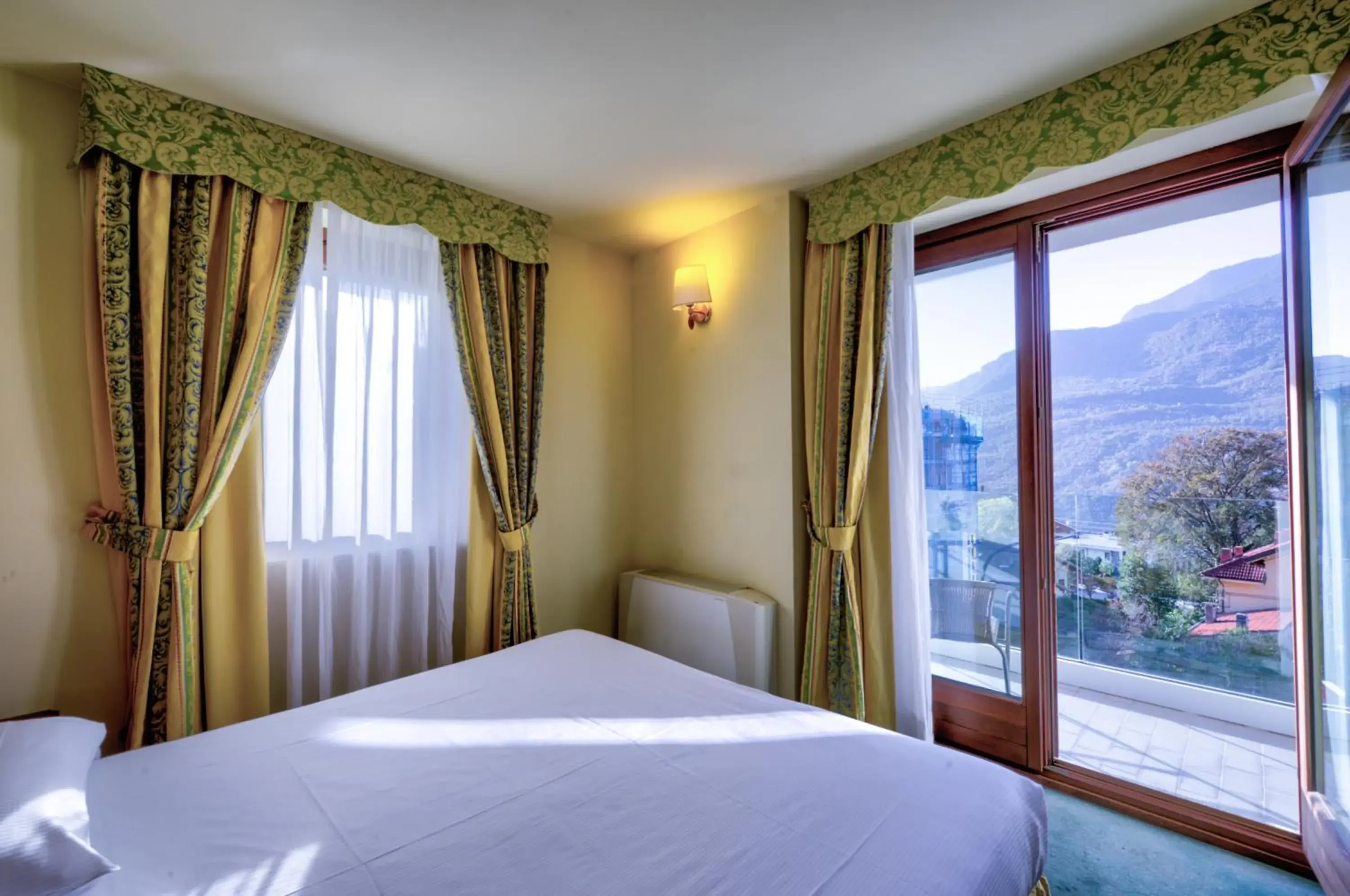 Double Room in Hotel Au Soleil Double Room in Hotel Au Soleil