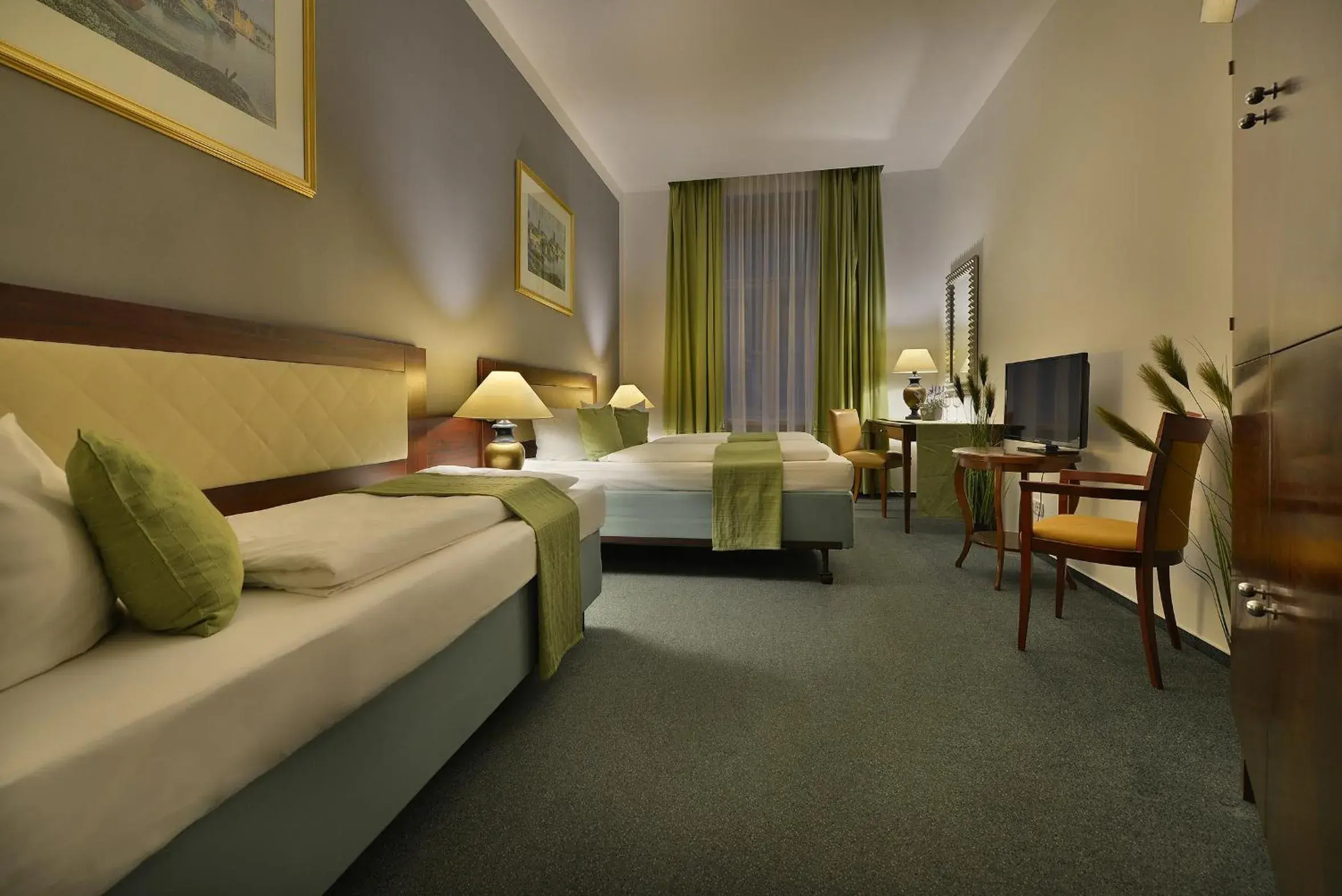 Standard Triple Room in Prague Season Three Stars Standard Triple Room in Prague Season Three Stars