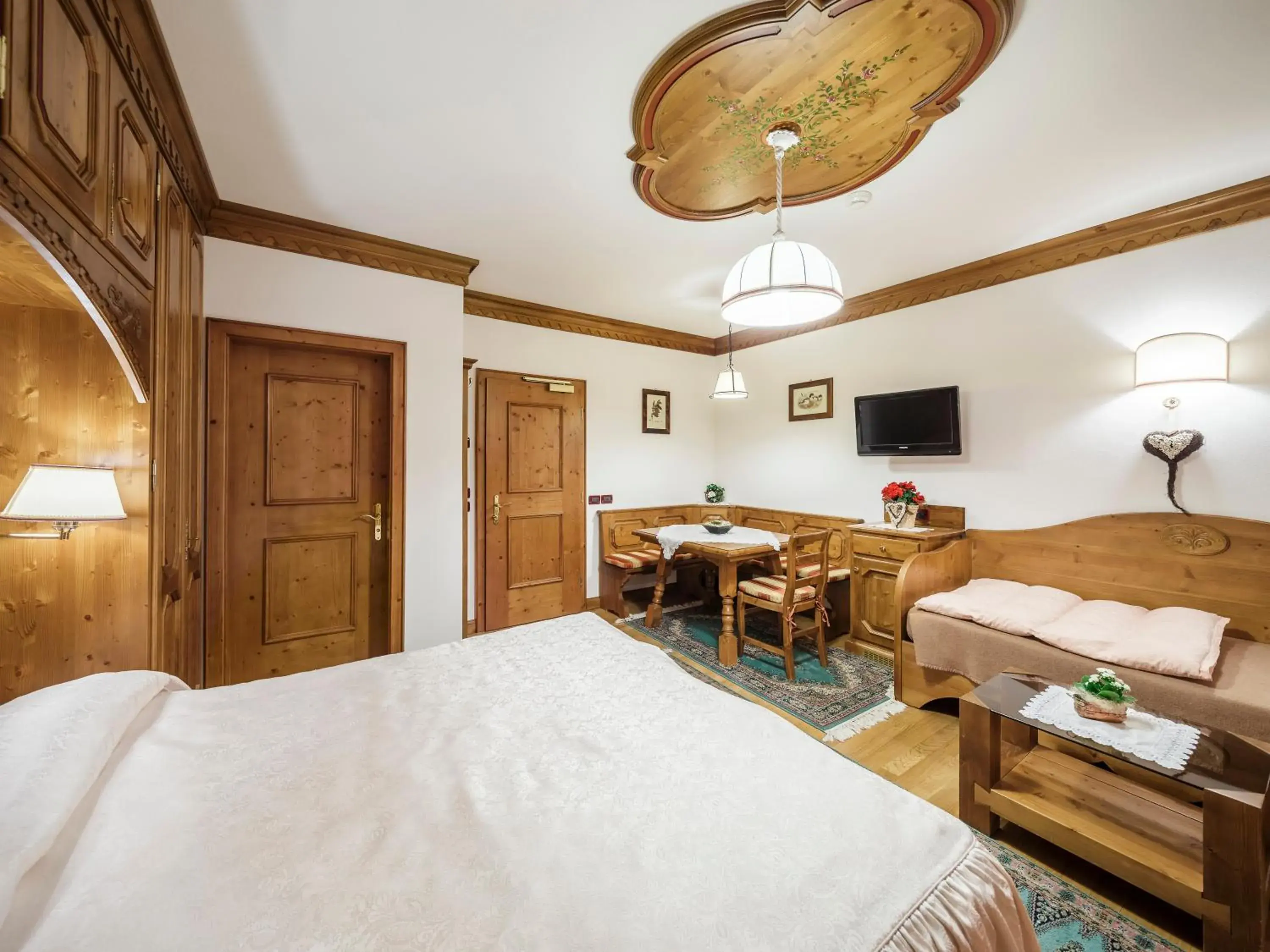 Superior Triple Room in Hotel Columbia & Spa Superior Triple Room in Hotel Columbia & Spa