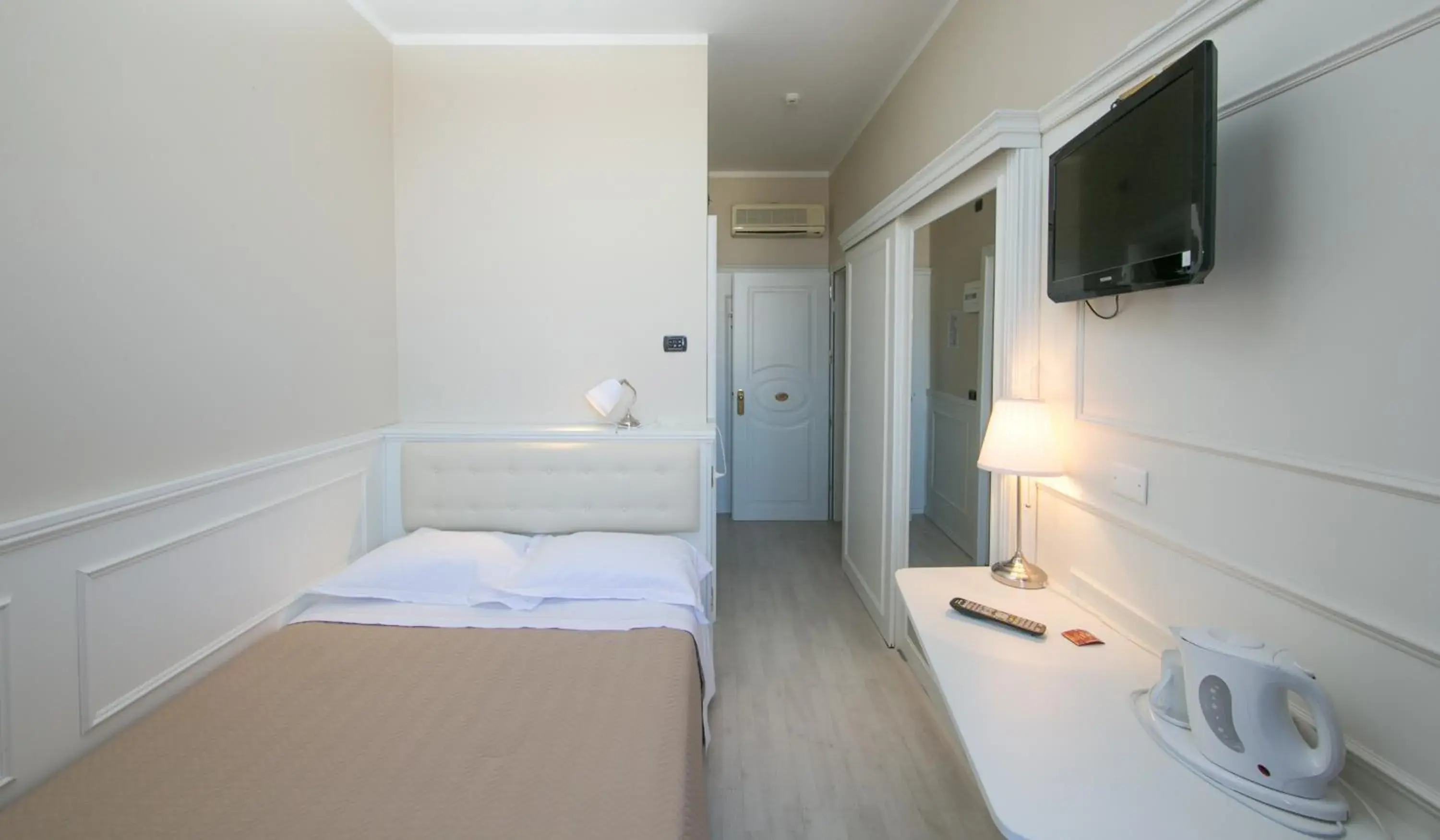 Single Room in Hotel Ariston Single Room in Hotel Ariston