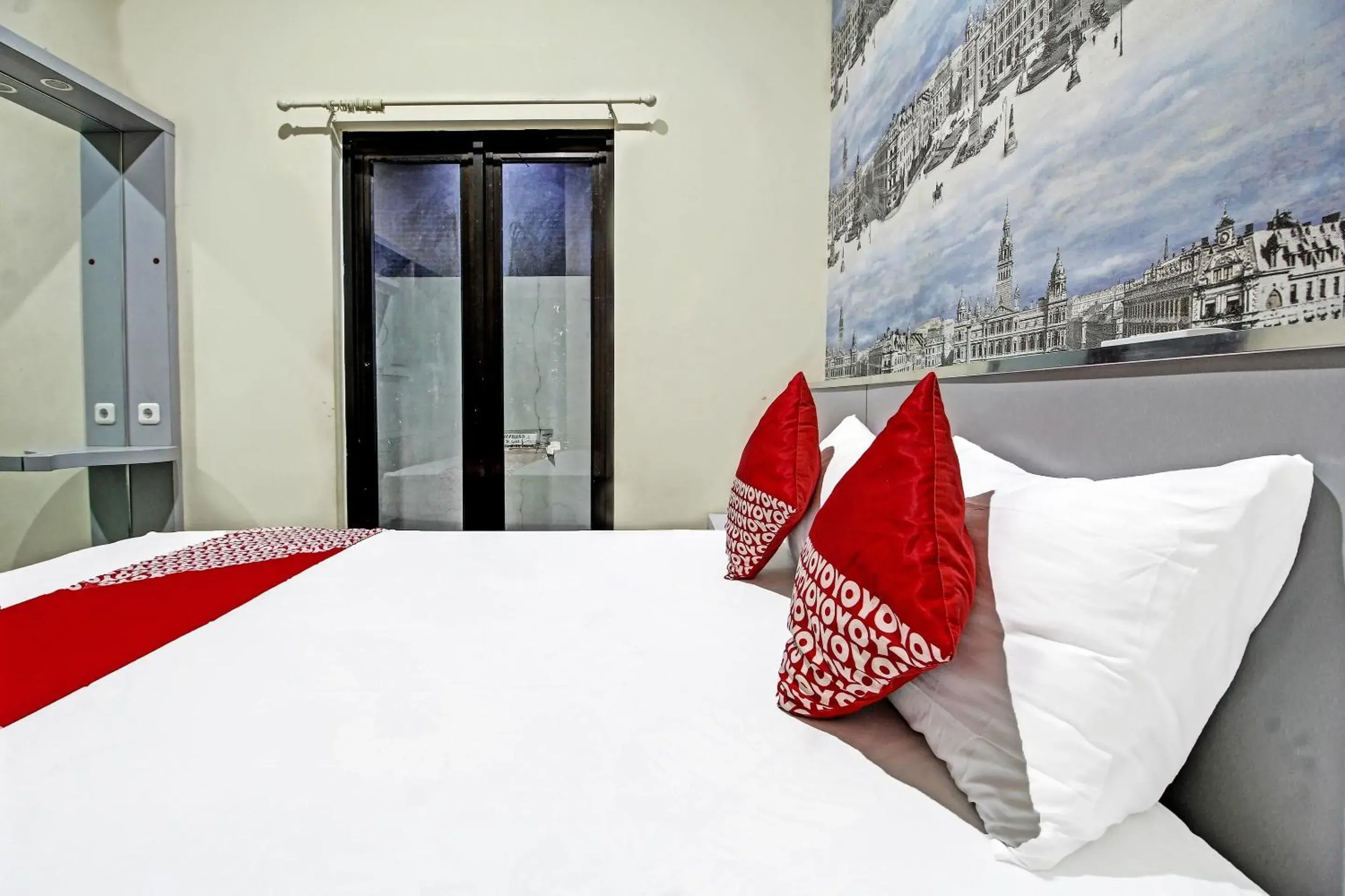 Deluxe Double Room in Hotel O Family Guest House Syariah Deluxe Double Room in Hotel O Family Guest House Syariah