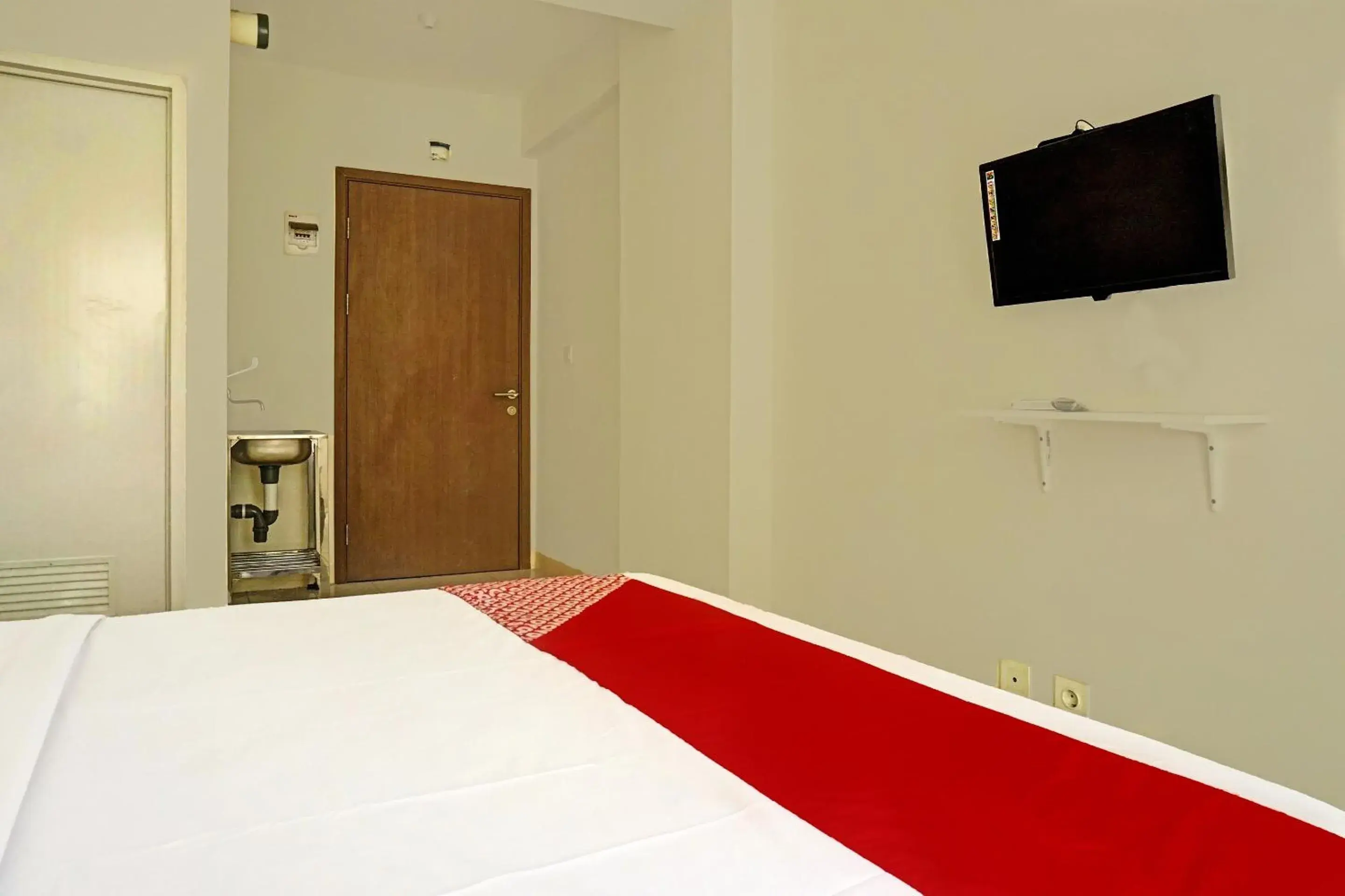 Standard Double Room in OYO 91217 Skyland @ Pgv Near Gunung Putri Standard Double Room in OYO 91217 Skyland @ Pgv Near Gunung Putri