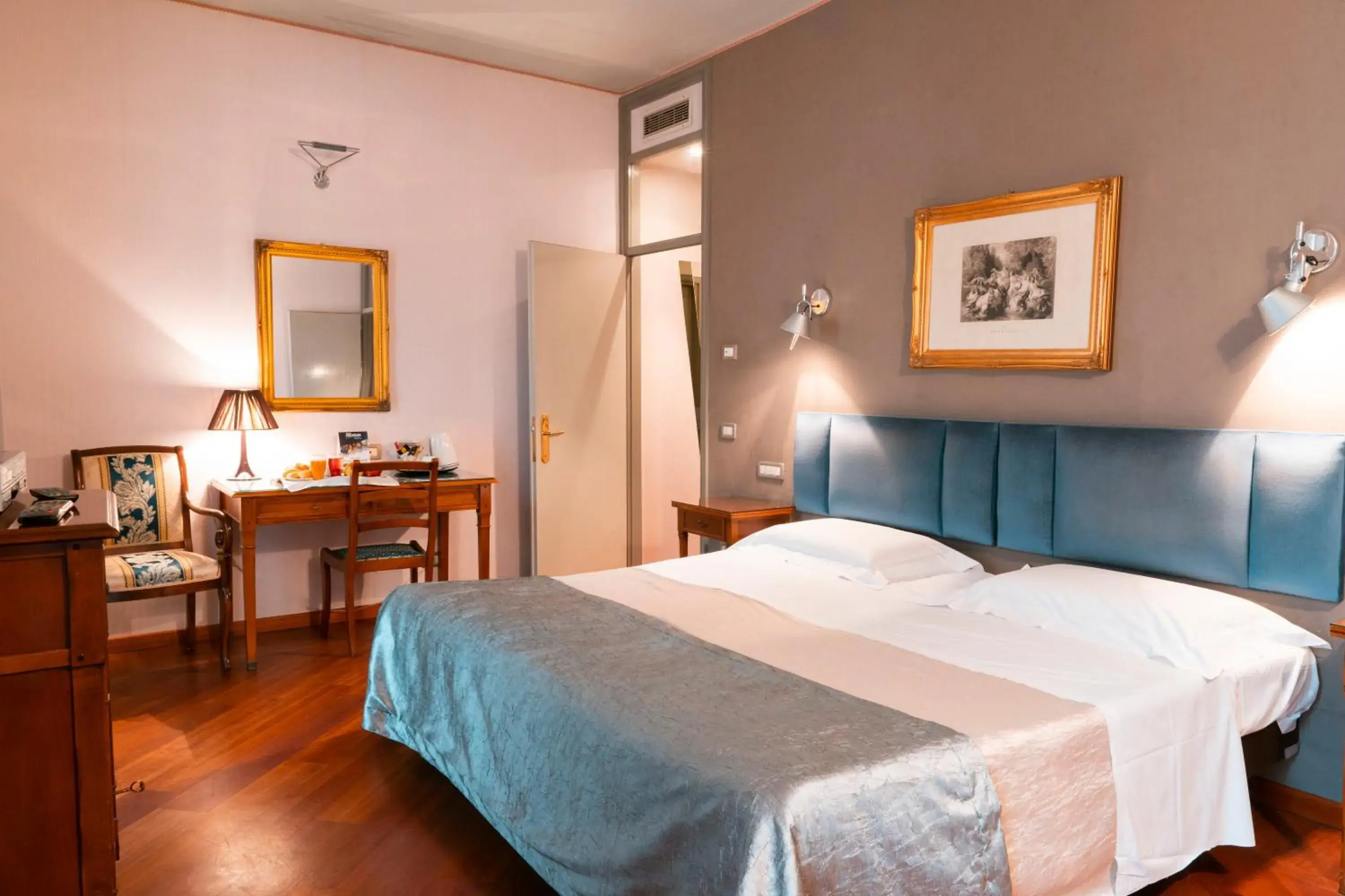 Superior Double or Twin Room with Garden View in Hotel Terme Salvarola Superior Double or Twin Room with Garden View in Hotel Terme Salvarola