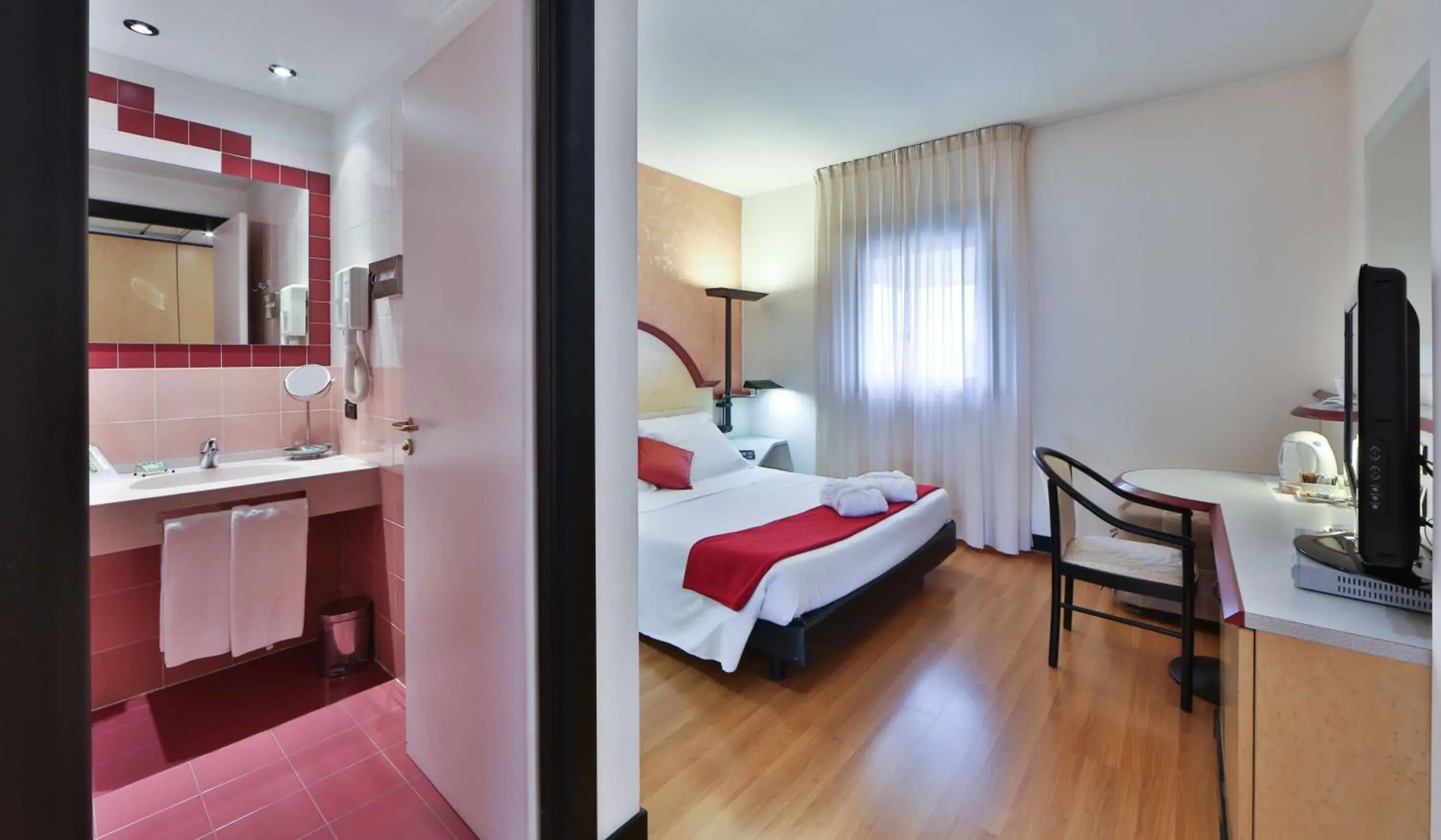 Superior King Room - single occupancy in Best Western Hotel Solaf Superior King Room - single occupancy in Best Western Hotel Solaf