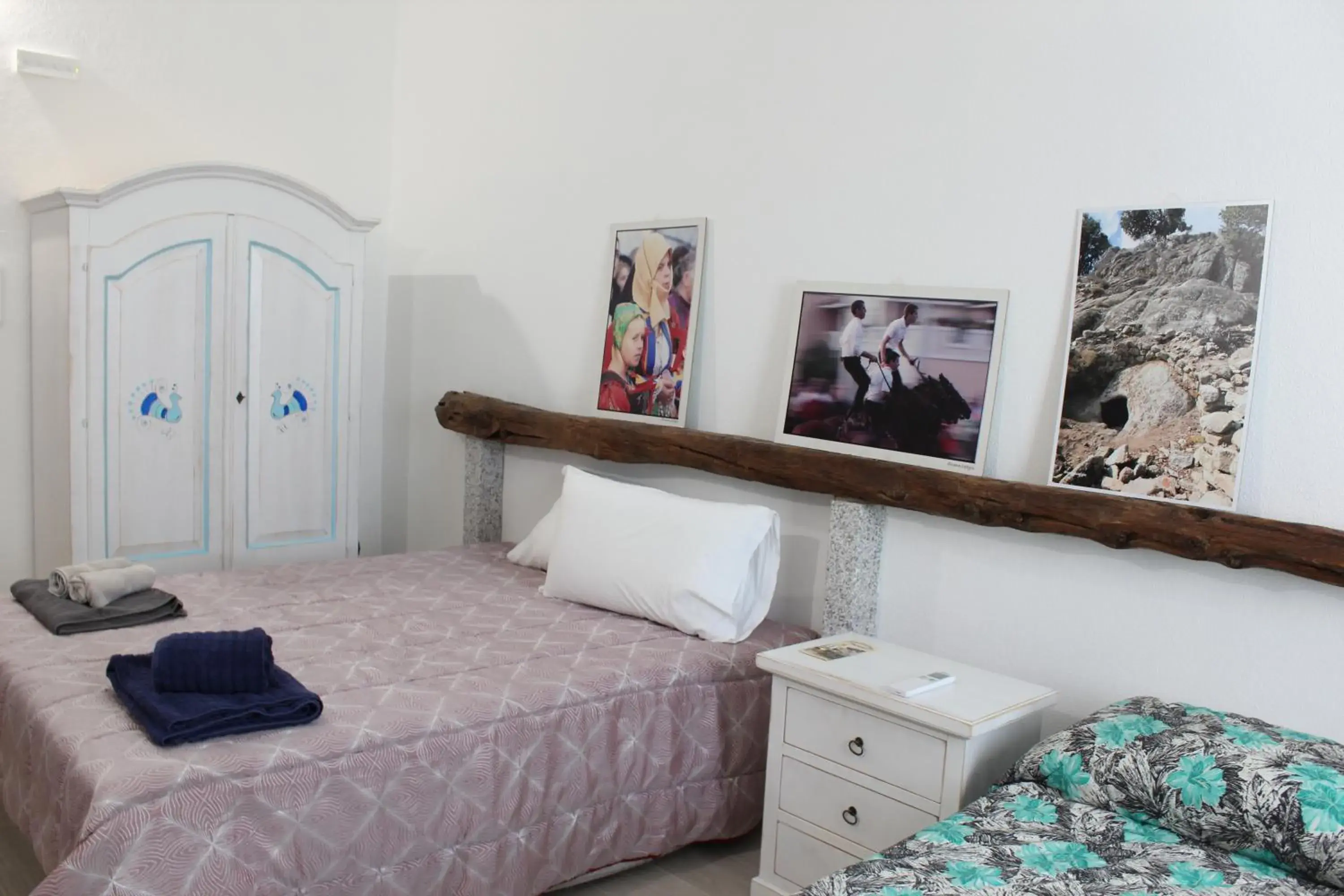 Triple Room with Garden View - single occupancy in bed and breakfast Murales Orgosolo Triple Room with Garden View - single occupancy in bed and breakfast Murales Orgosolo
