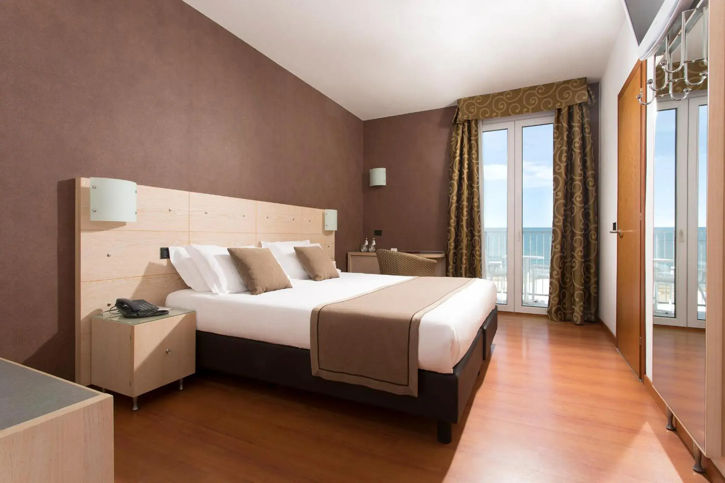 Superior Double Room with Sea View in Victoria Frontemare Beach & Spa Hotel Jesolo Superior Double Room with Sea View in Victoria Frontemare Beach & Spa Hotel Jesolo