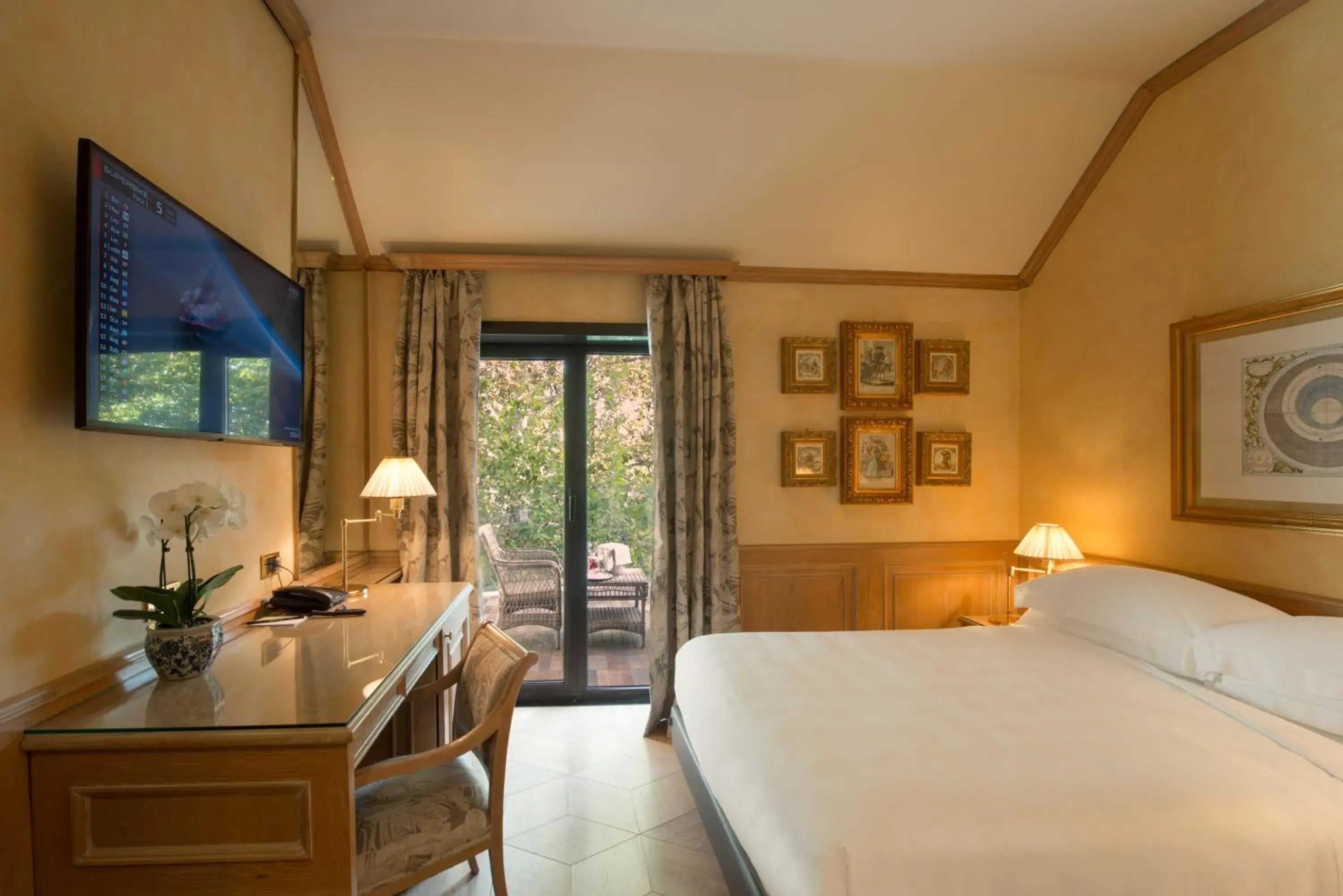 Single Room French Bed in Hotel de la Ville Monza - Small Luxury Hotels of the World Single Room French Bed in Hotel de la Ville Monza - Small Luxury Hotels of the World
