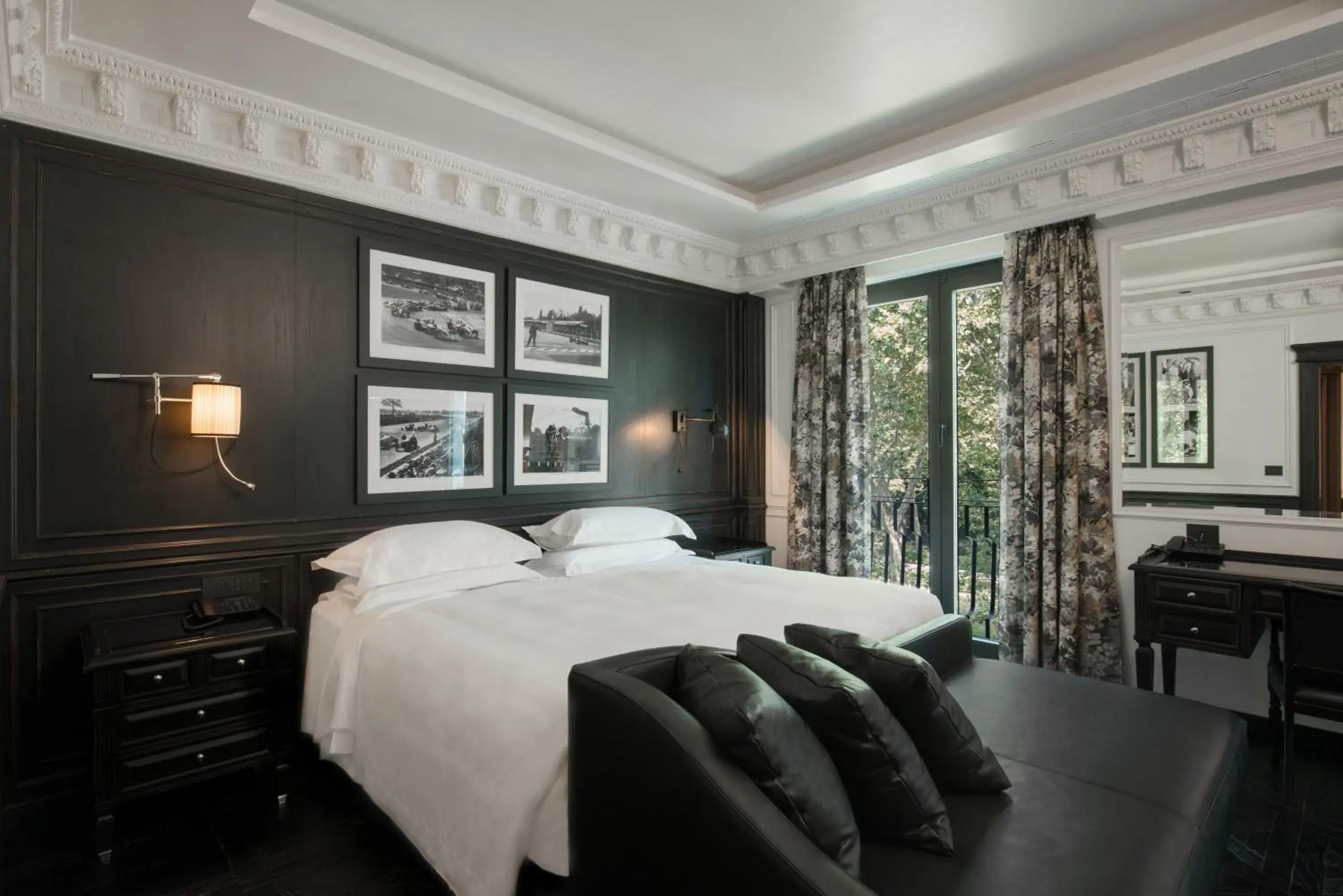 Executive Double Room in Hotel de la Ville Monza - Small Luxury Hotels of the World Executive Double Room in Hotel de la Ville Monza - Small Luxury Hotels of the World