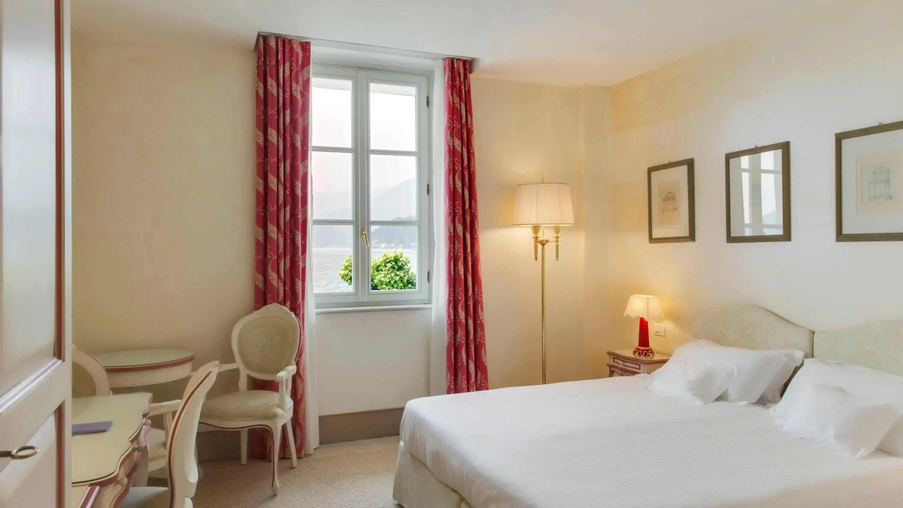 Double Room with Lake View in Hotel Rivalago Double Room with Lake View in Hotel Rivalago