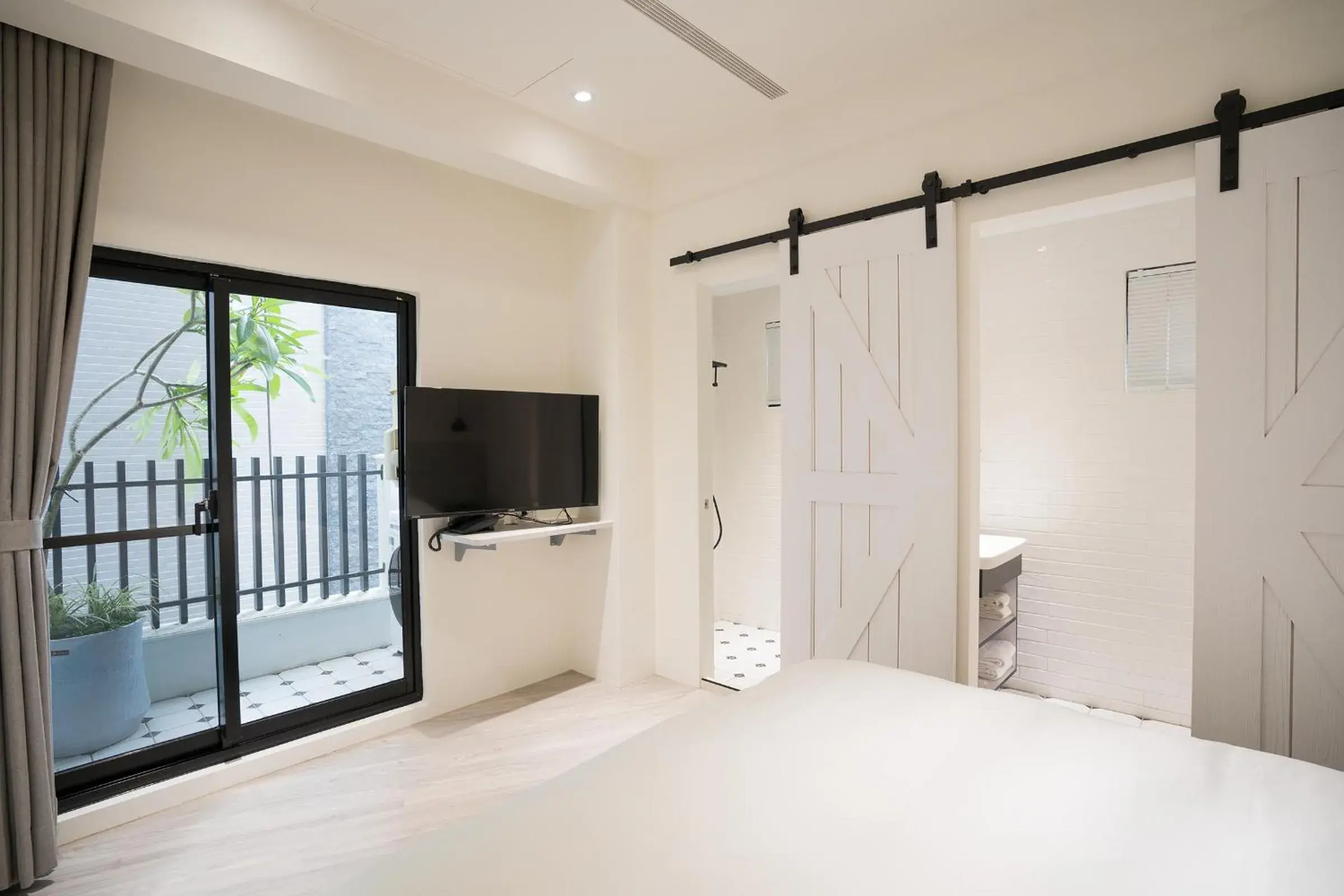 Classic Double Room with Balcony in The Way Inn Classic Double Room with Balcony in The Way Inn