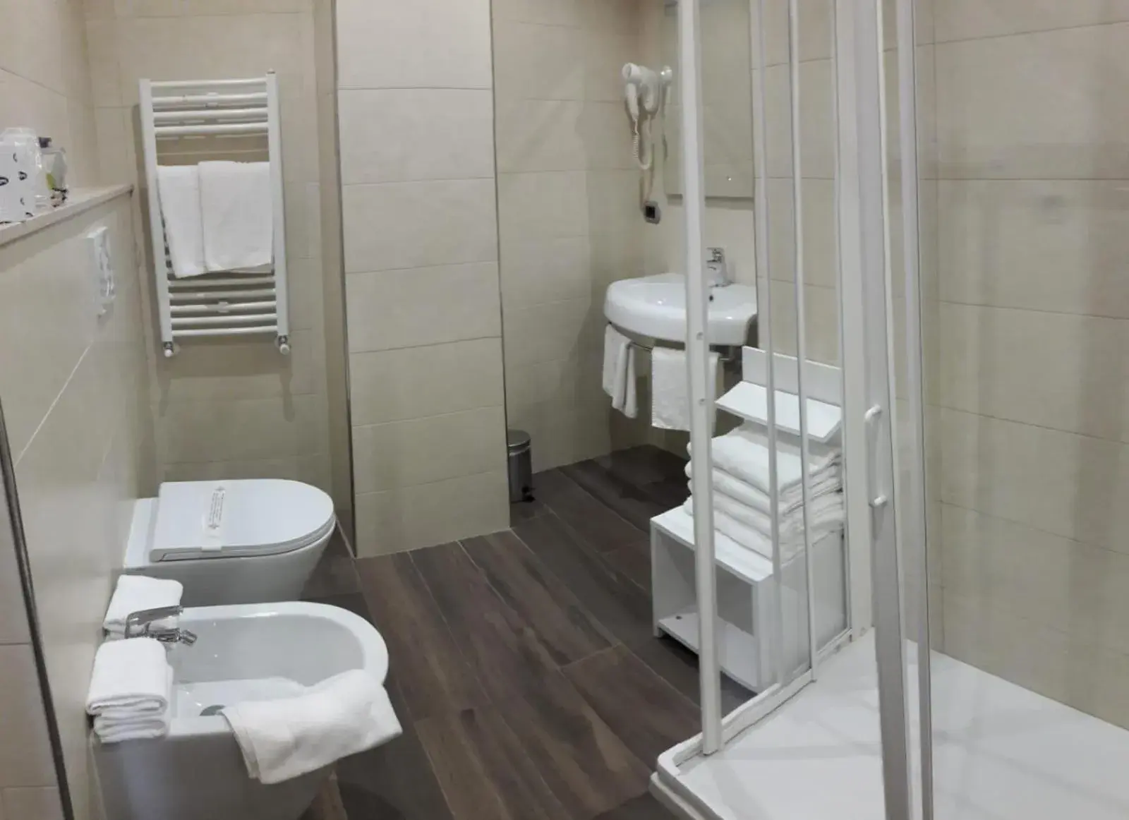 Quadruple Room in Grand Hotel & des Anglais Spa Quadruple Room in Grand Hotel & des Anglais Spa