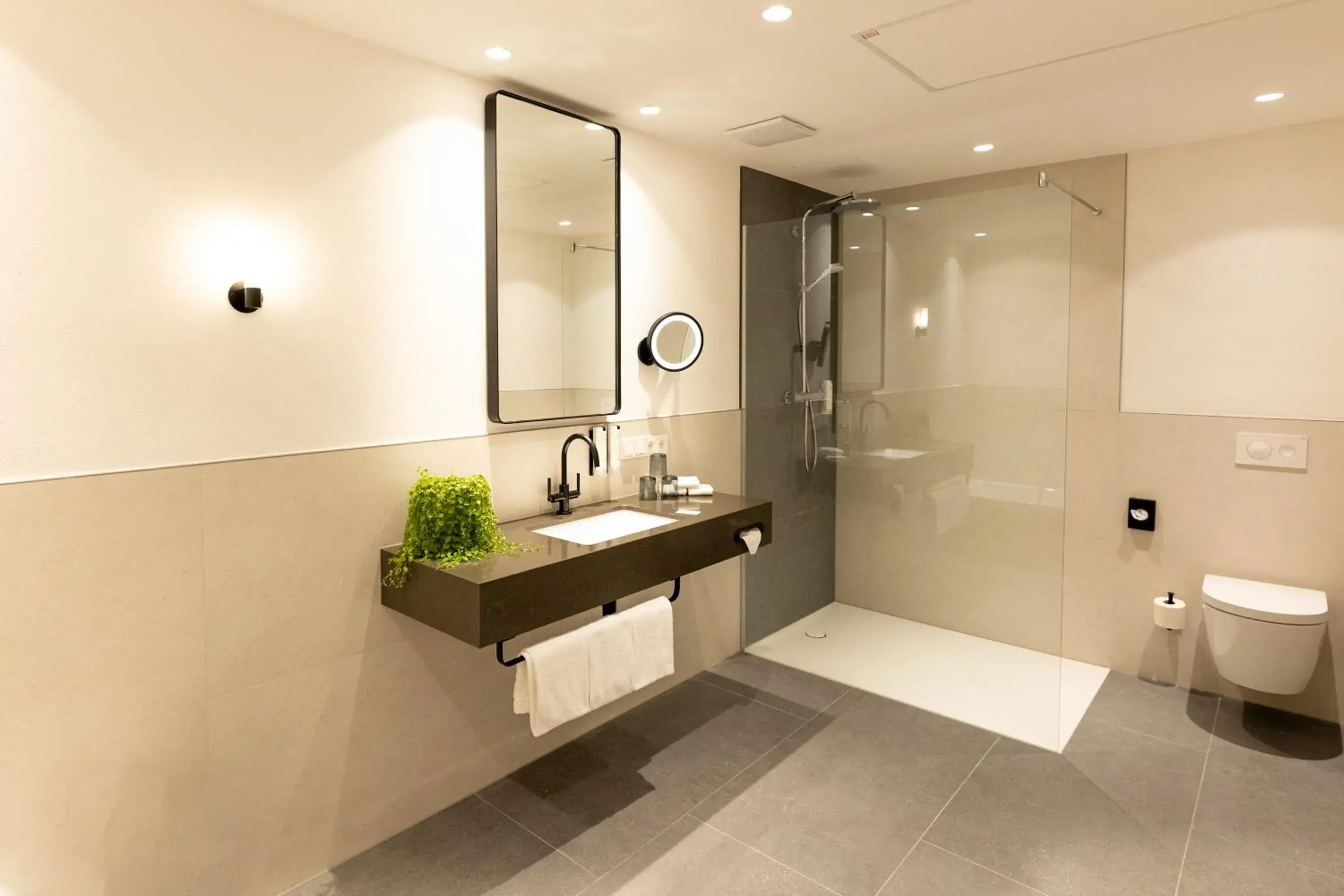 Deluxe Double Room in DEINHARD's Deluxe Double Room in DEINHARD's