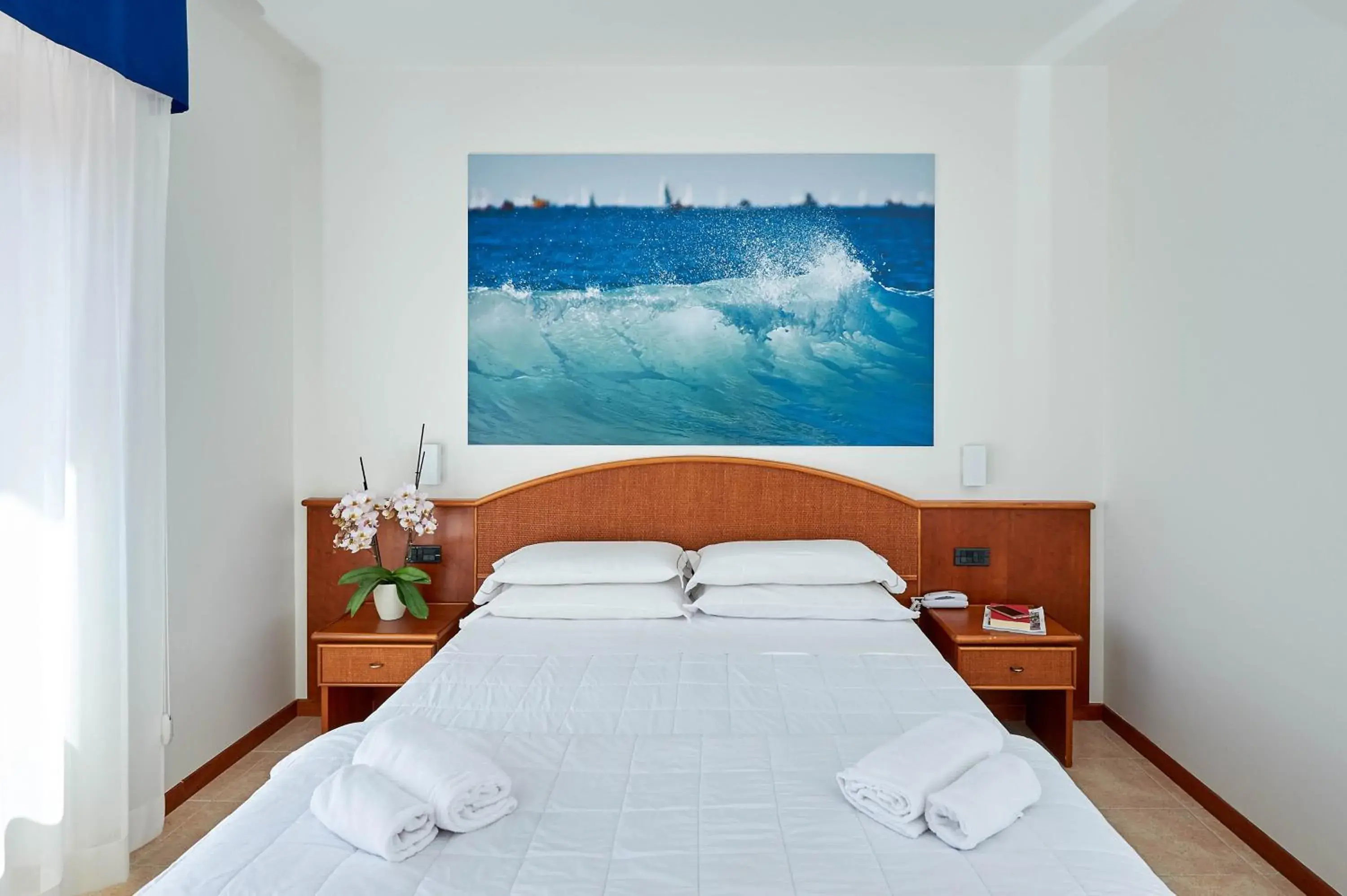 Basic Double Room in Hotel Croce Di Malta Basic Double Room in Hotel Croce Di Malta