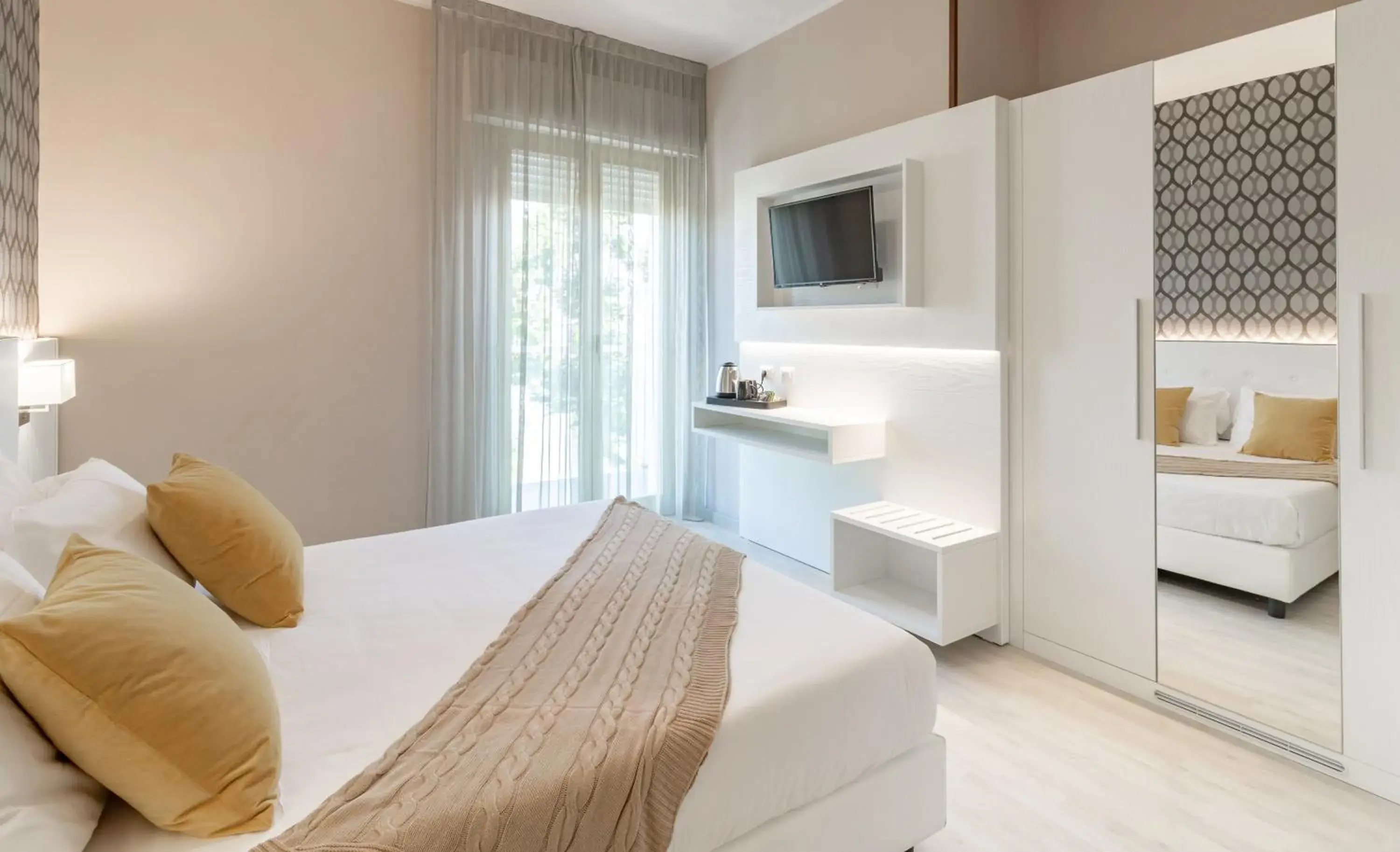 Superior Double or Twin Room with Sea View in Hotel Biancamano Superior Double or Twin Room with Sea View in Hotel Biancamano