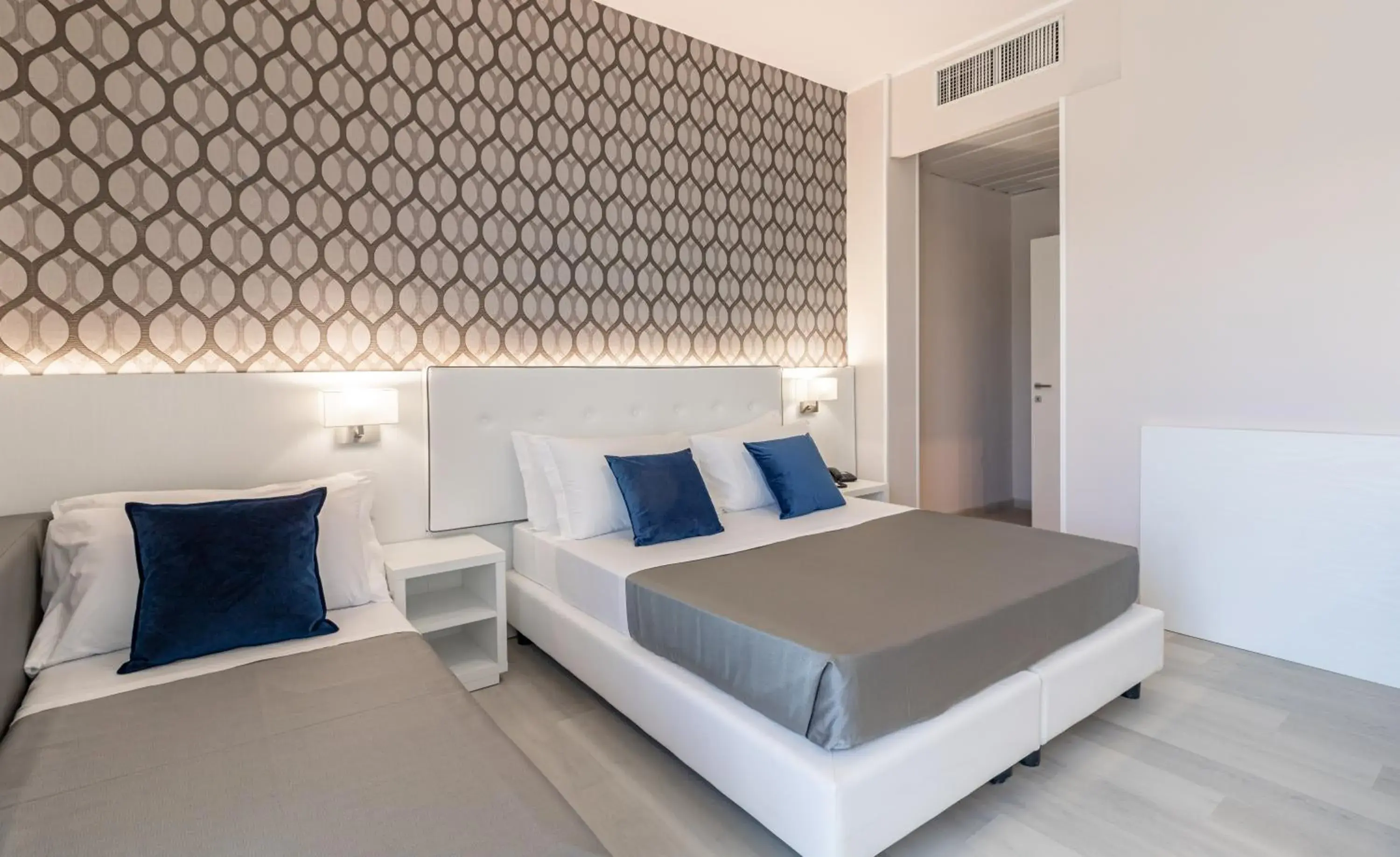 Superior Triple Room in Hotel Biancamano Superior Triple Room in Hotel Biancamano