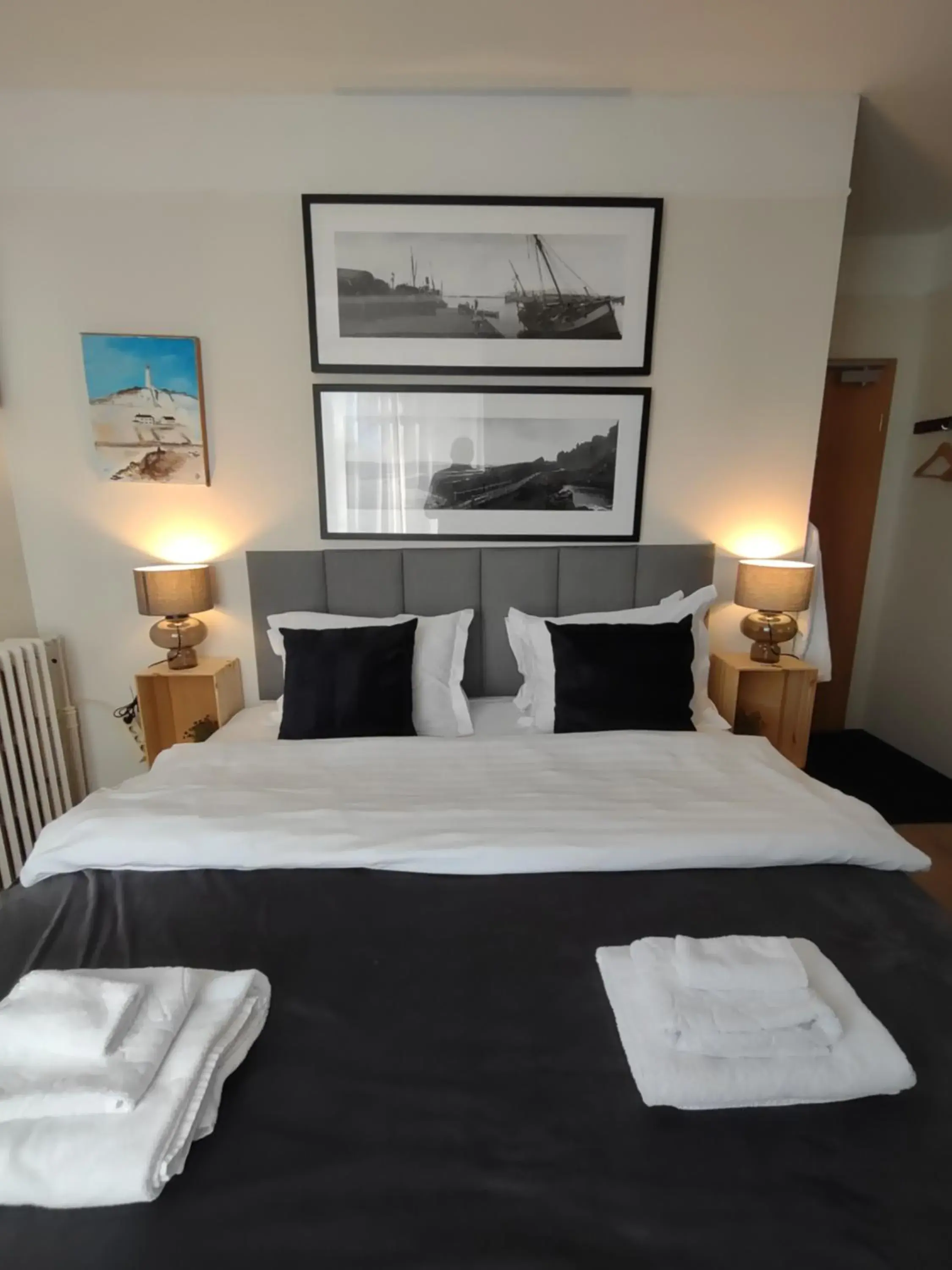 Double Room with Shared Bathroom in Snorri's Guesthouse Double Room with Shared Bathroom in Snorri's Guesthouse