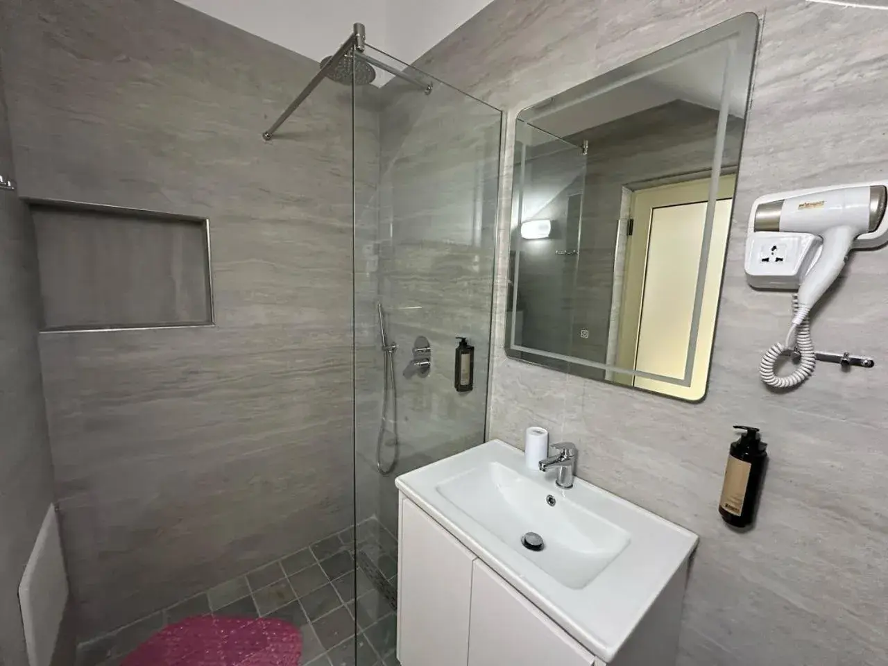 One-Bedroom Apartment in Palm Side Hotel One-Bedroom Apartment in Palm Side Hotel