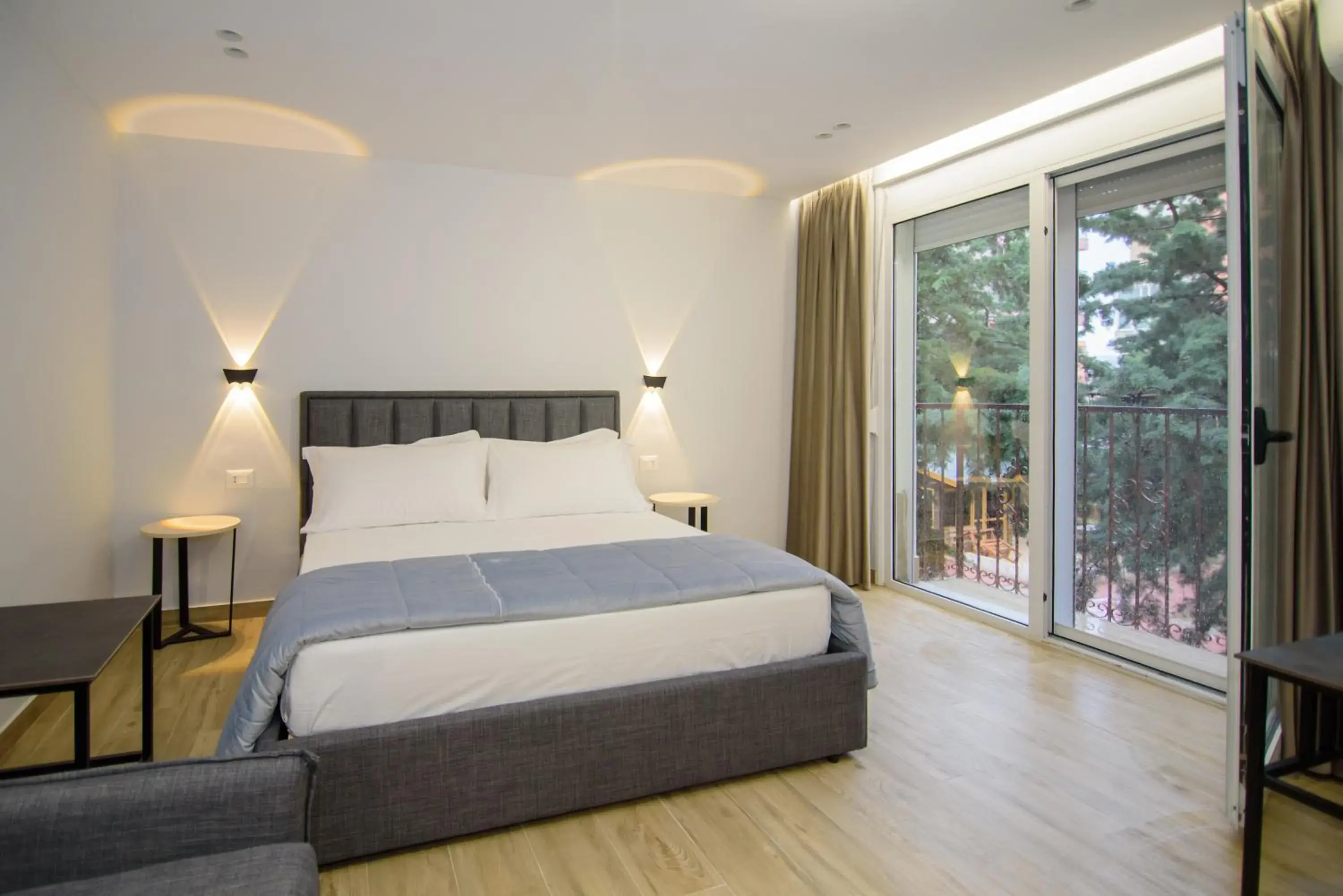 Family Room with Bathroom in Palm Side Hotel Family Room with Bathroom in Palm Side Hotel