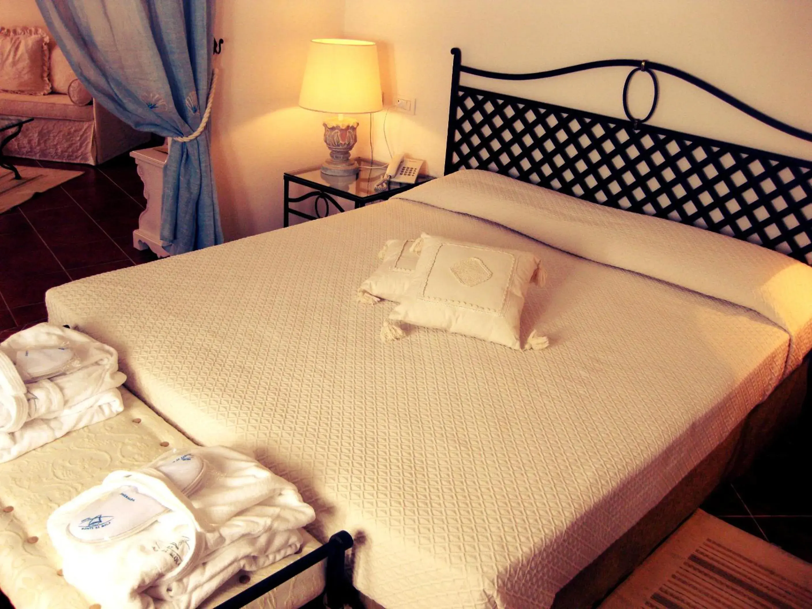 Suite in Hotel Monti Di Mola Suite in Hotel Monti Di Mola