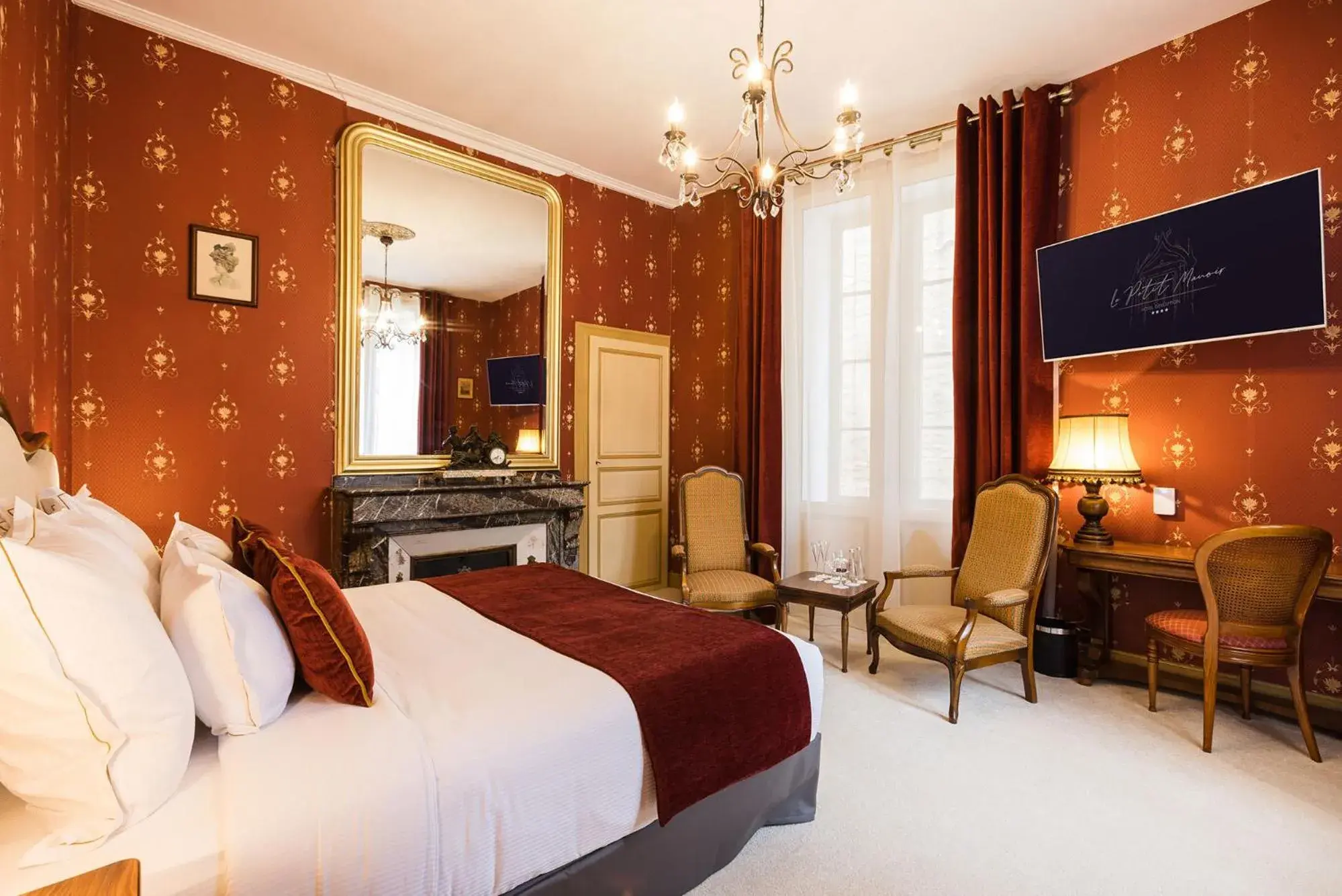 Deluxe Double Room with Shower and Spa Bath in LE PETIT MANOIR Deluxe Double Room with Shower and Spa Bath in LE PETIT MANOIR