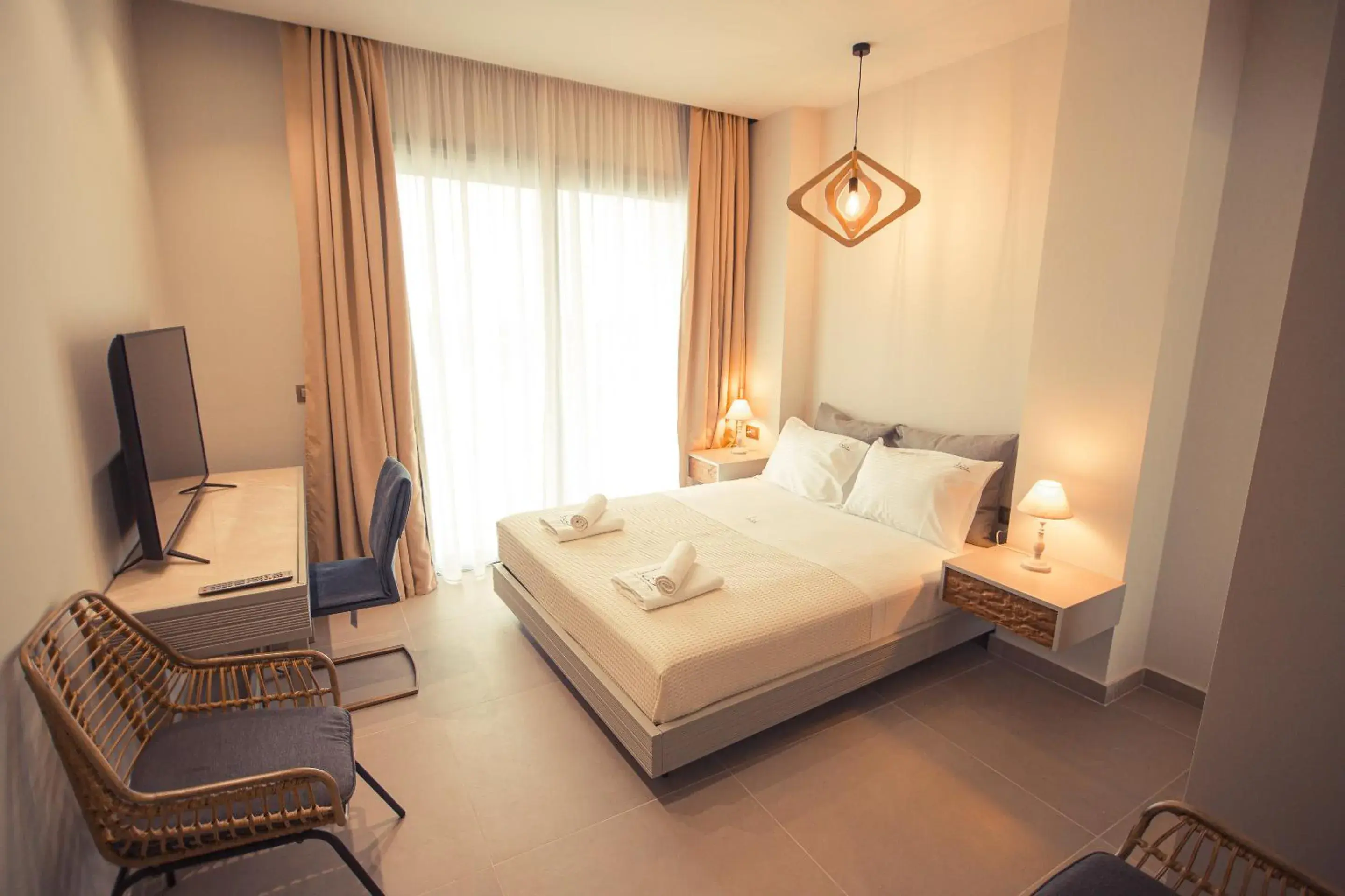 One-Bedroom Suite in IO Luxury Pool & Hot Tub Suites One-Bedroom Suite in IO Luxury Pool & Hot Tub Suites