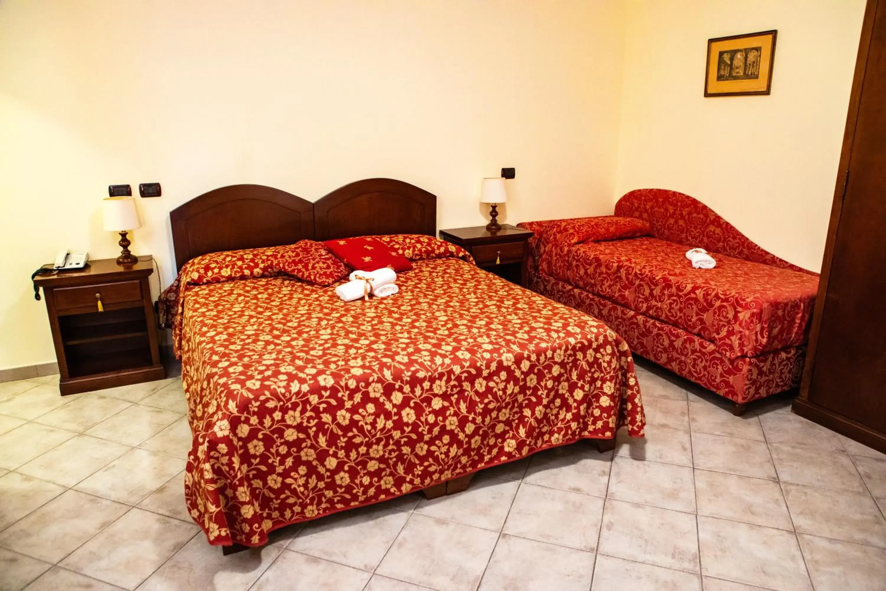 Classic Quadruple Room in Hotel Il Cavalier D'Arpino Classic Quadruple Room in Hotel Il Cavalier D'Arpino