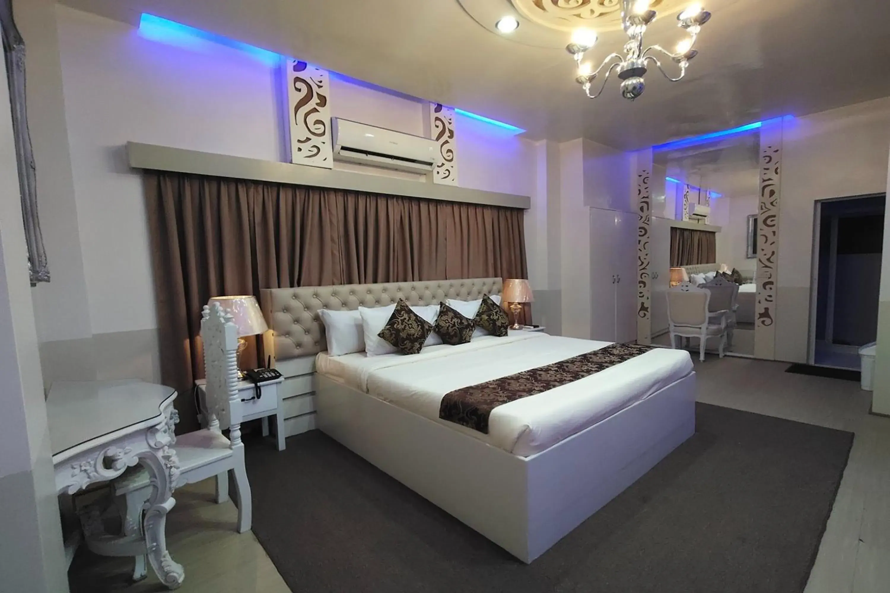 Suite in Bergamo Hotel Lingayen Suite in Bergamo Hotel Lingayen