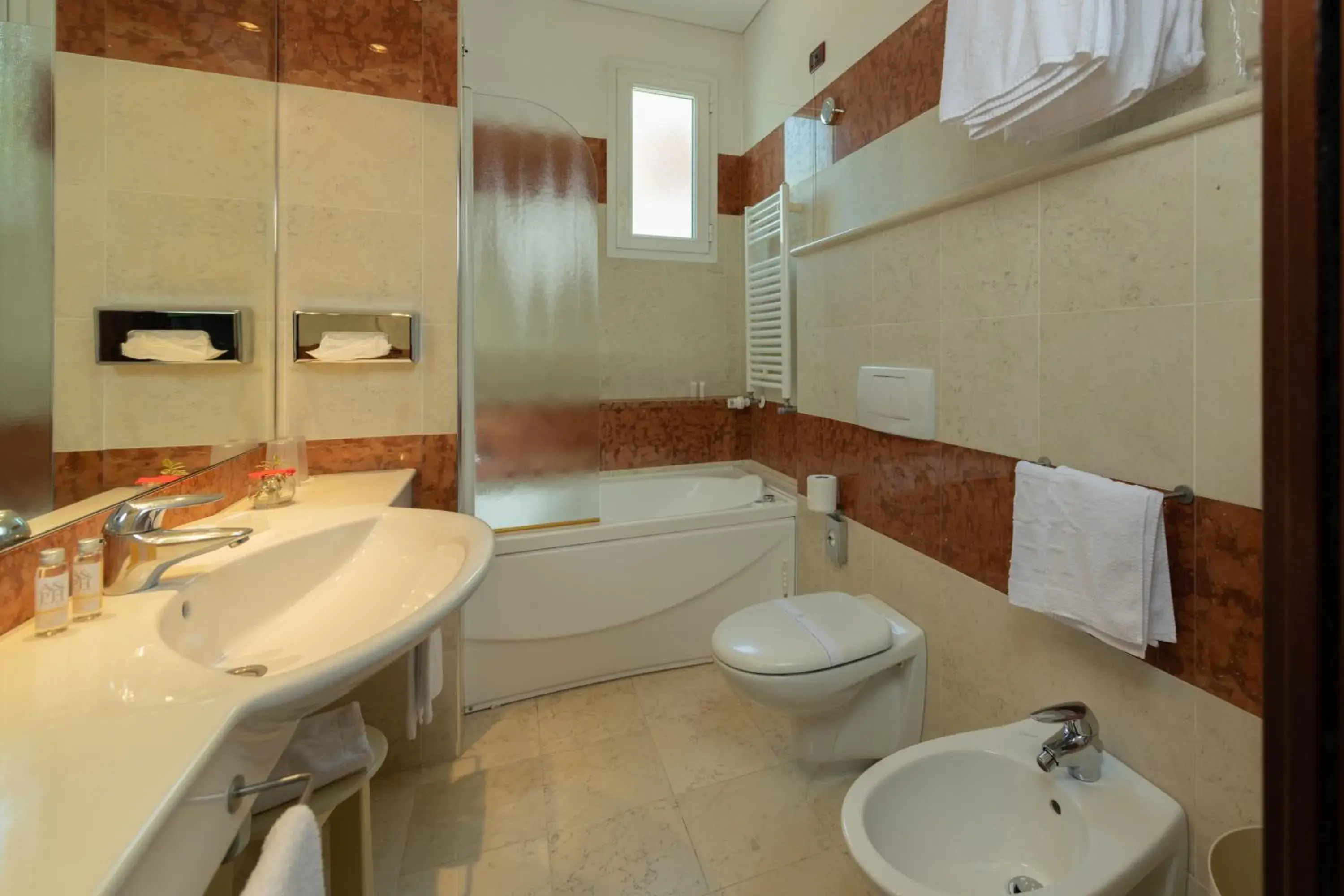 Budget Twin Room in Art&Park Hotel Union Lido Budget Twin Room in Art&Park Hotel Union Lido