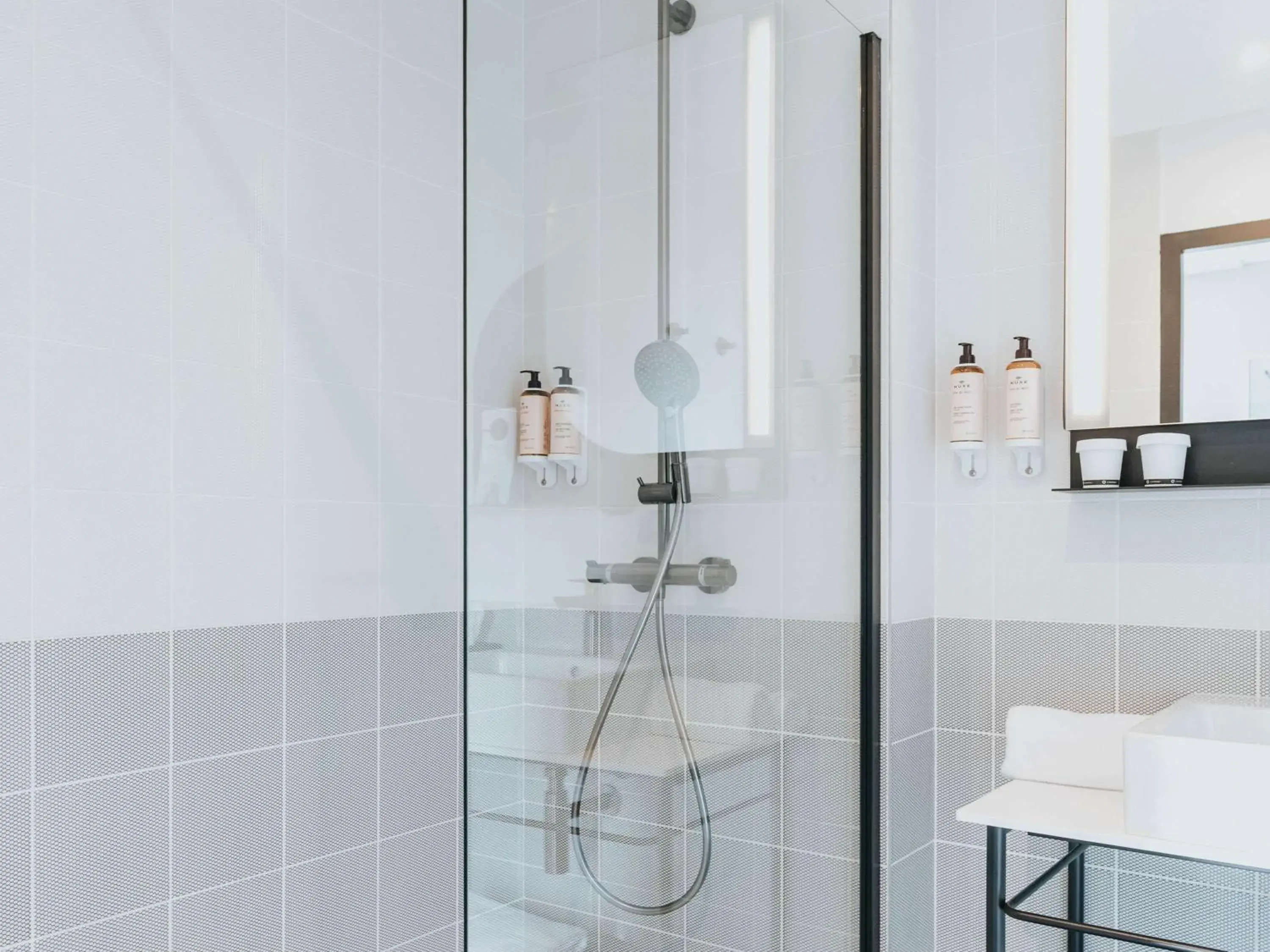 Standard Twin Room in Mercure Brest Centre Port Standard Twin Room in Mercure Brest Centre Port