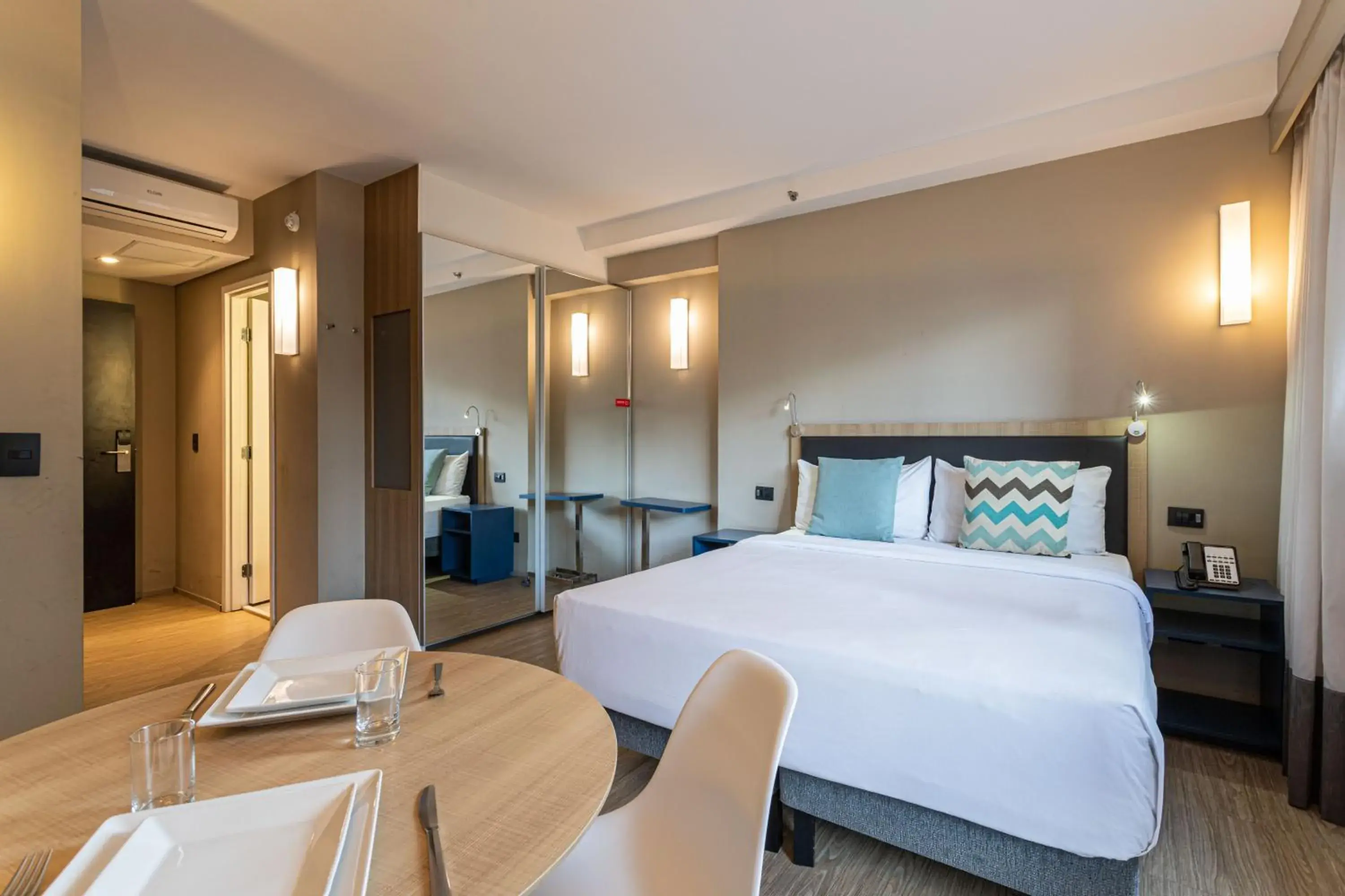 Charlie Alphaville Charlie Alphaville