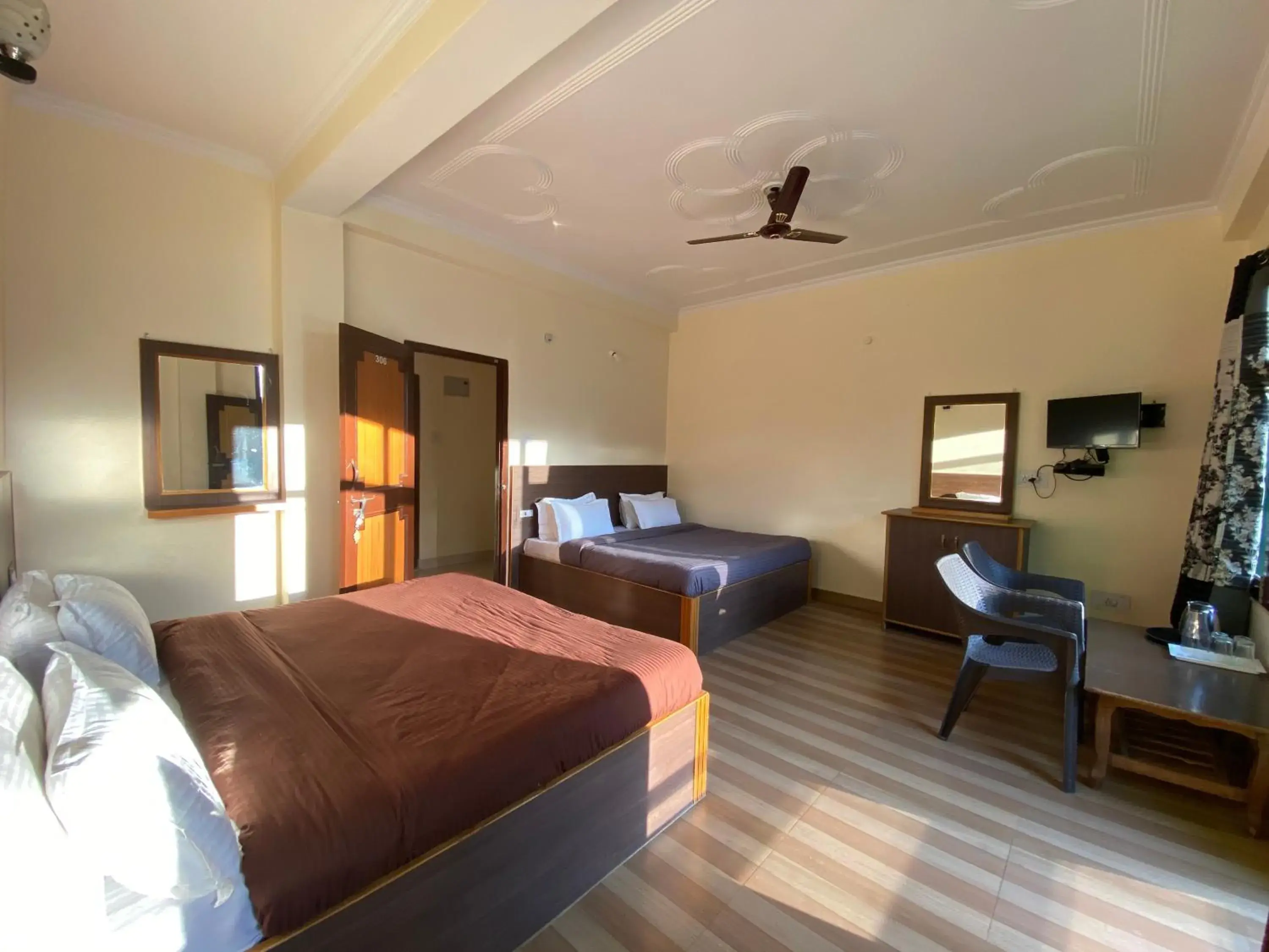 Family Room with Balcony in The Royal Orchard Kasol Family Room with Balcony in The Royal Orchard Kasol