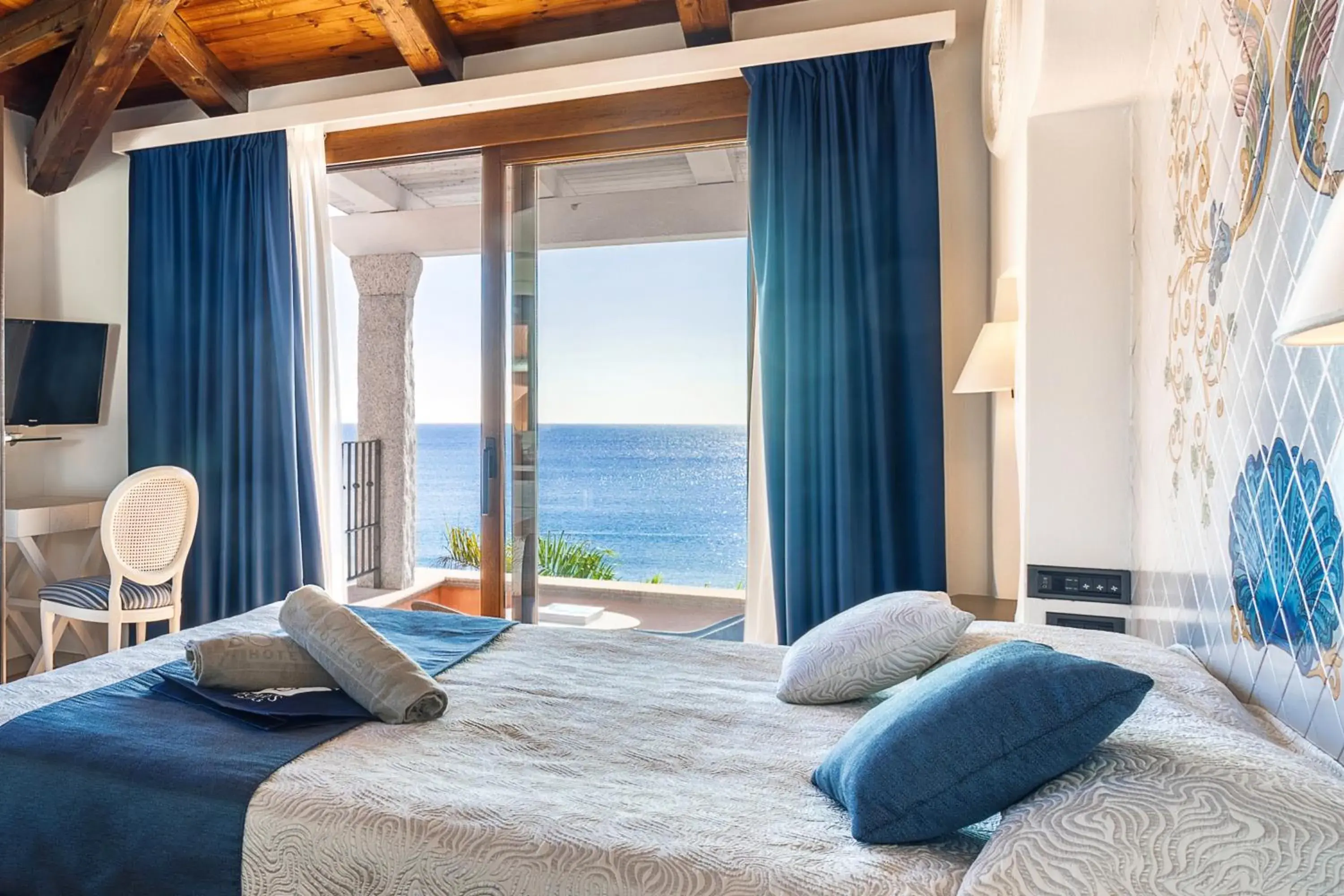 Deluxe Double Room with Sea View in Hotel La Bitta - Bovis Hotels Deluxe Double Room with Sea View in Hotel La Bitta - Bovis Hotels